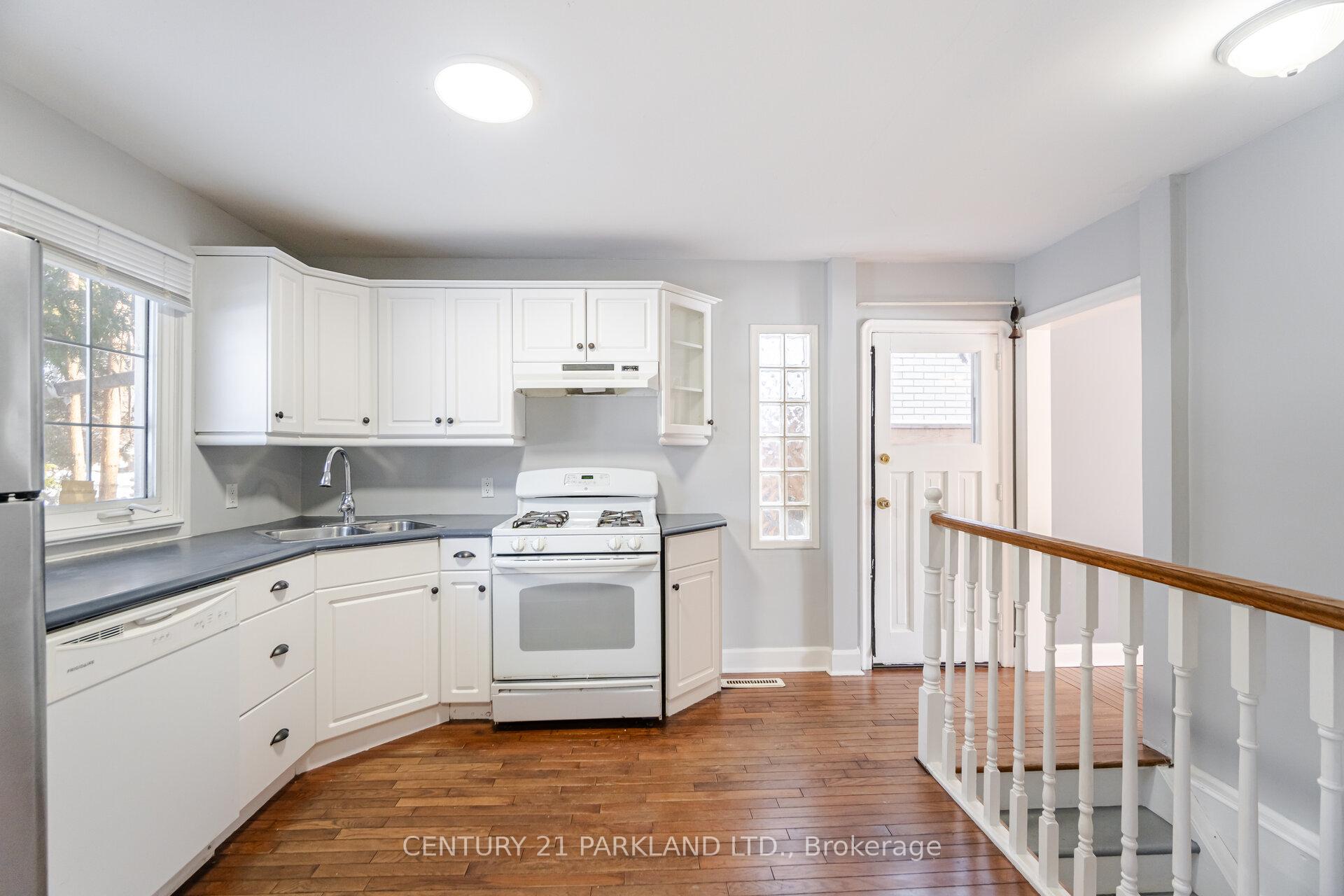 Photo 10 of 423 Lawson Road, Scarborough, Centennial Scarborough — HOMEH
