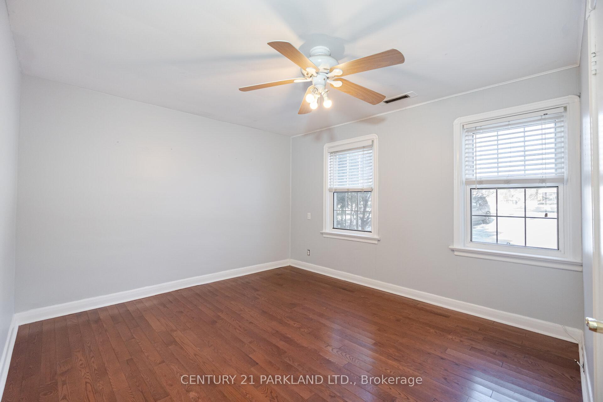 Photo 19 of 423 Lawson Road, Scarborough, Centennial Scarborough — HOMEH