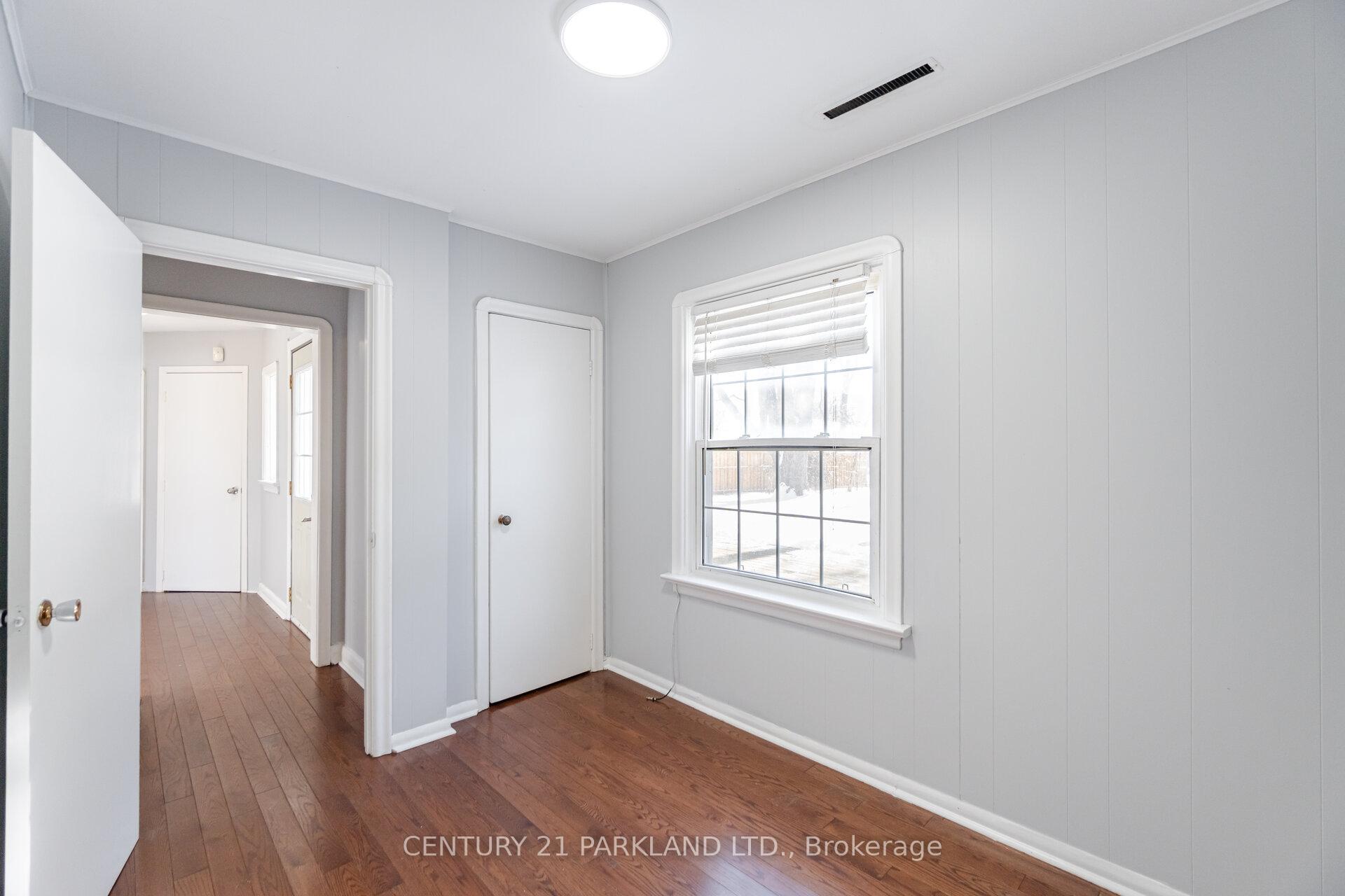 Photo 23 of 423 Lawson Road, Scarborough, Centennial Scarborough — HOMEH