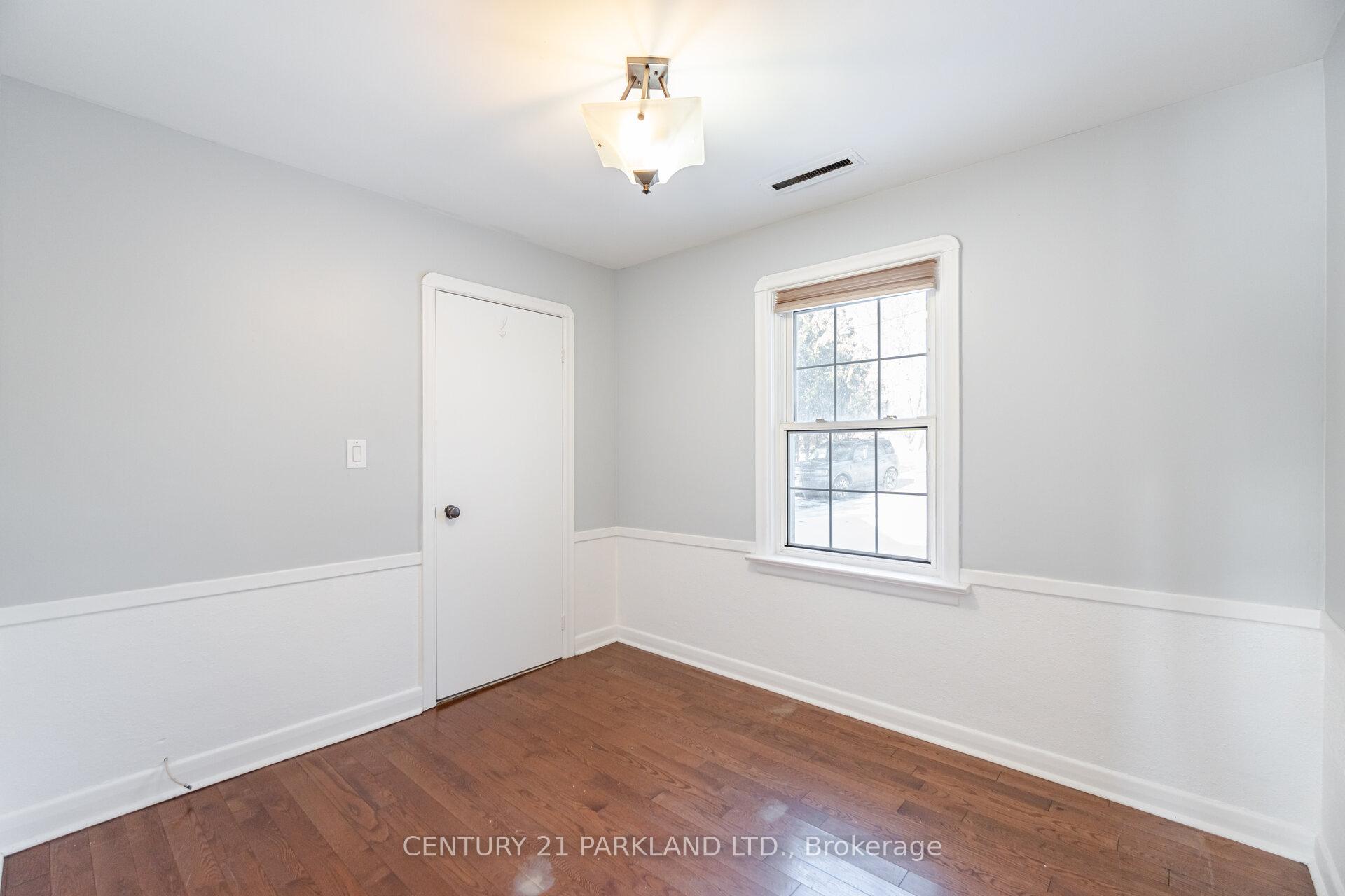 Photo 24 of 423 Lawson Road, Scarborough, Centennial Scarborough — HOMEH