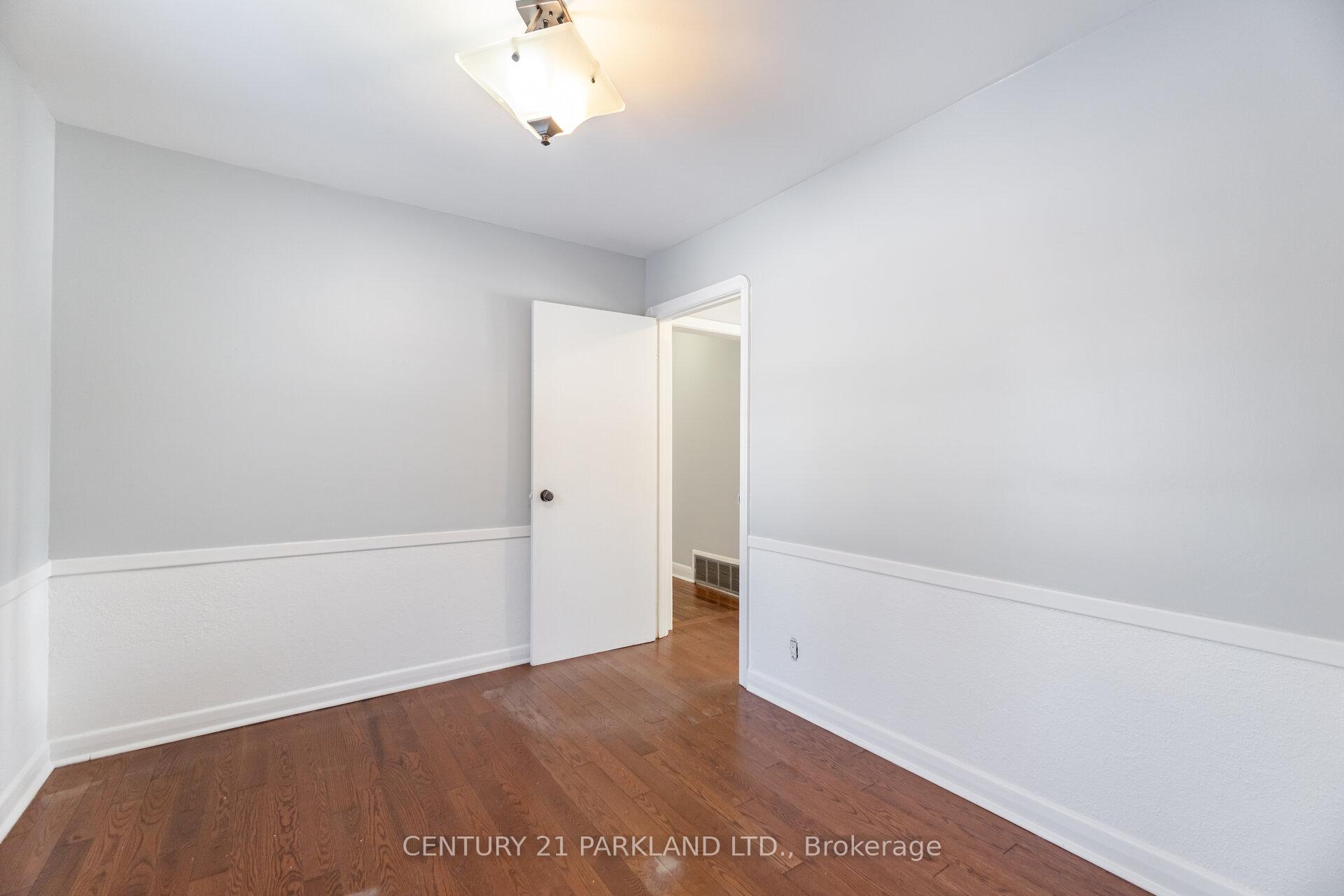 Photo 25 of 423 Lawson Road, Scarborough, Centennial Scarborough — HOMEH