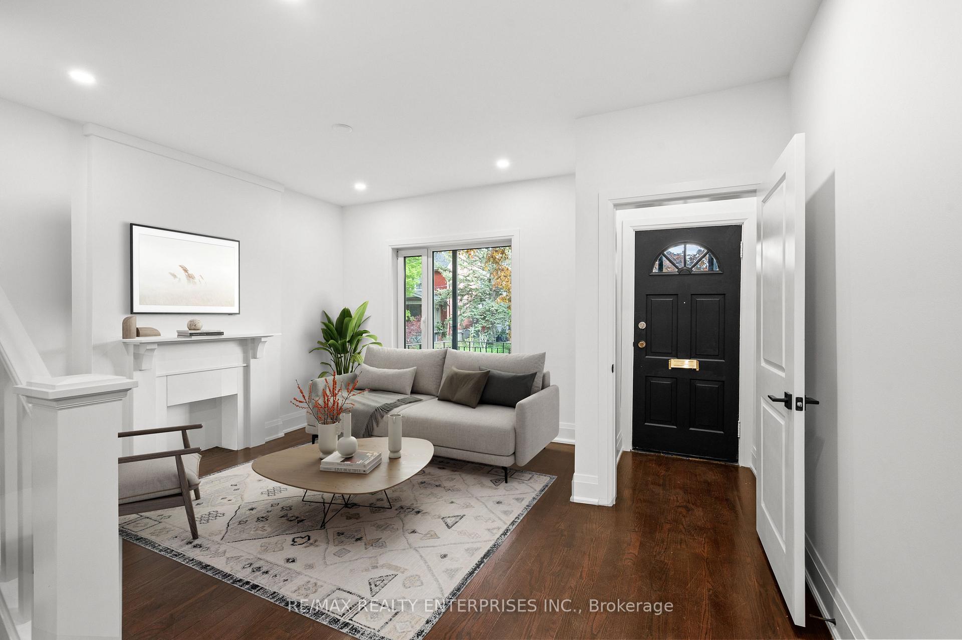 Photo 2 of 522 Crawford Street, Toronto, Palmerston-Little Italy — HOMEH