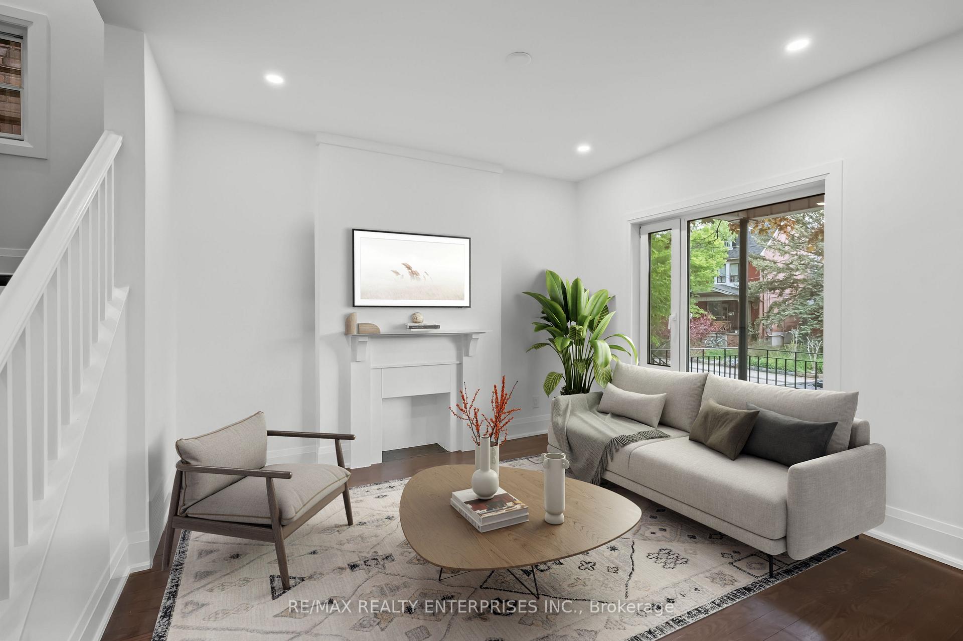 Photo 4 of 522 Crawford Street, Toronto, Palmerston-Little Italy — HOMEH