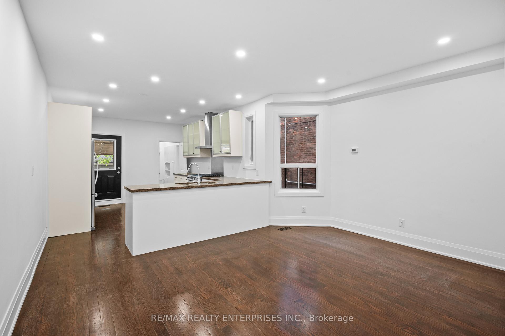 Photo 7 of 522 Crawford Street, Toronto, Palmerston-Little Italy — HOMEH