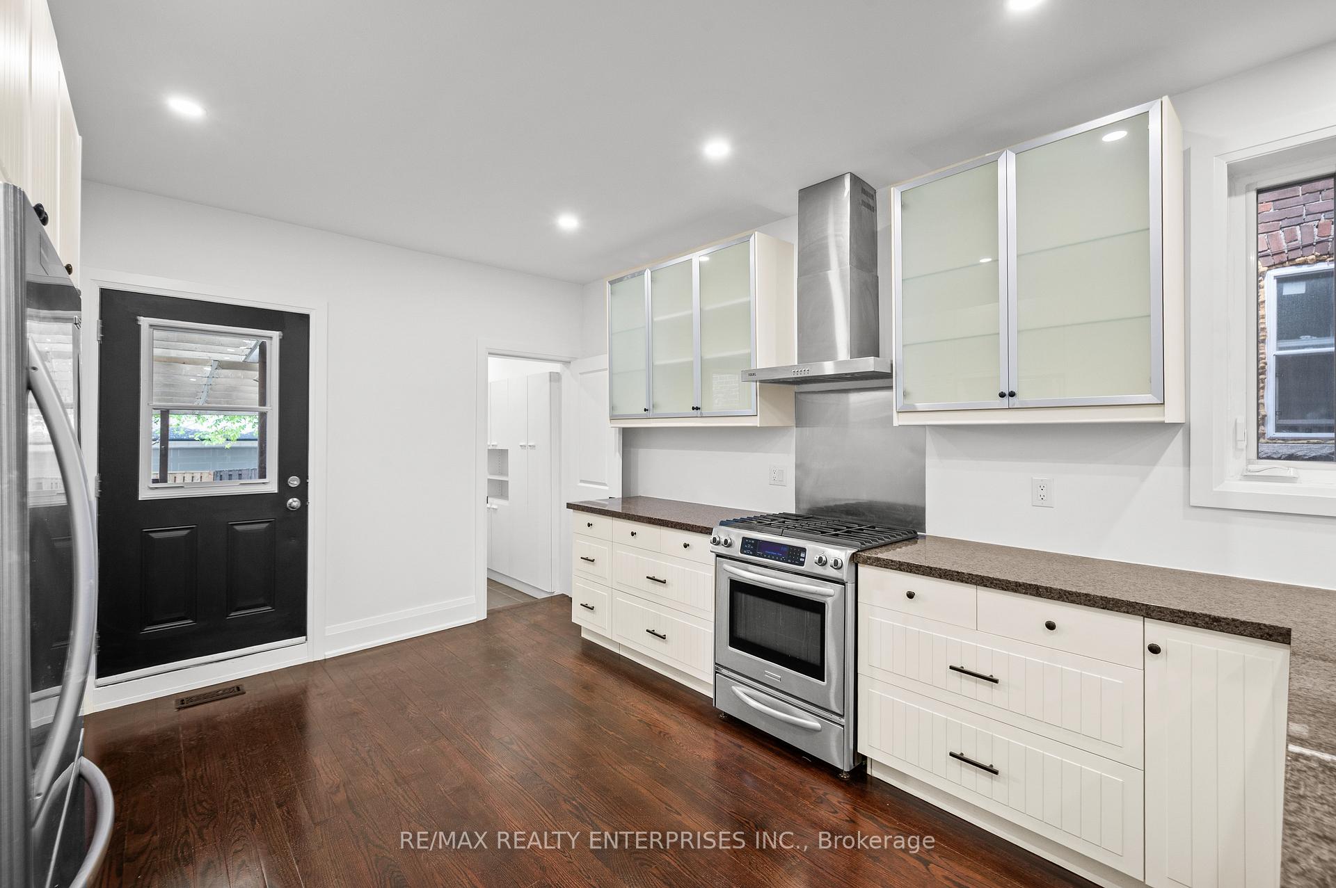 Photo 11 of 522 Crawford Street, Toronto, Palmerston-Little Italy — HOMEH