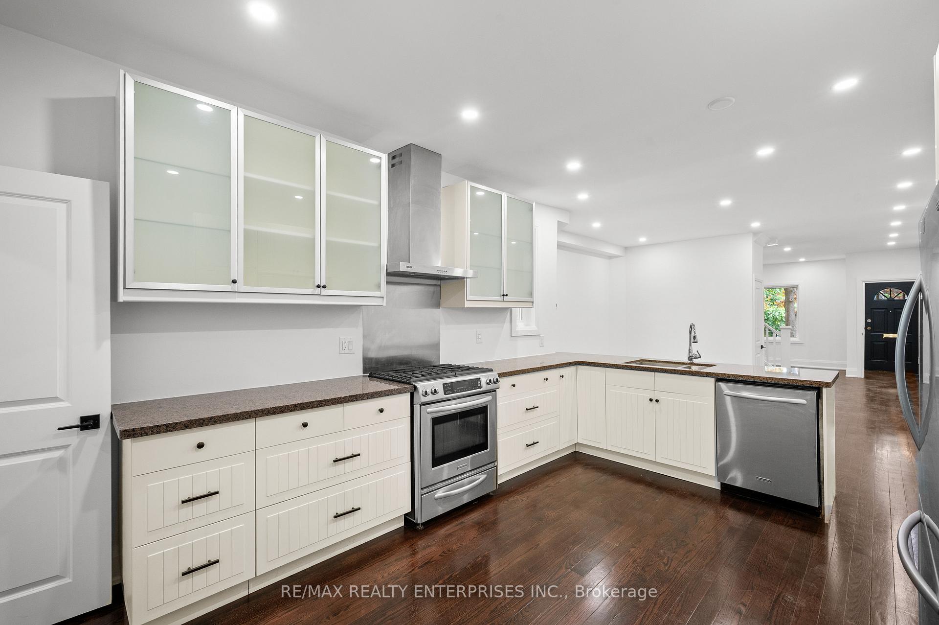 Photo 12 of 522 Crawford Street, Toronto, Palmerston-Little Italy — HOMEH