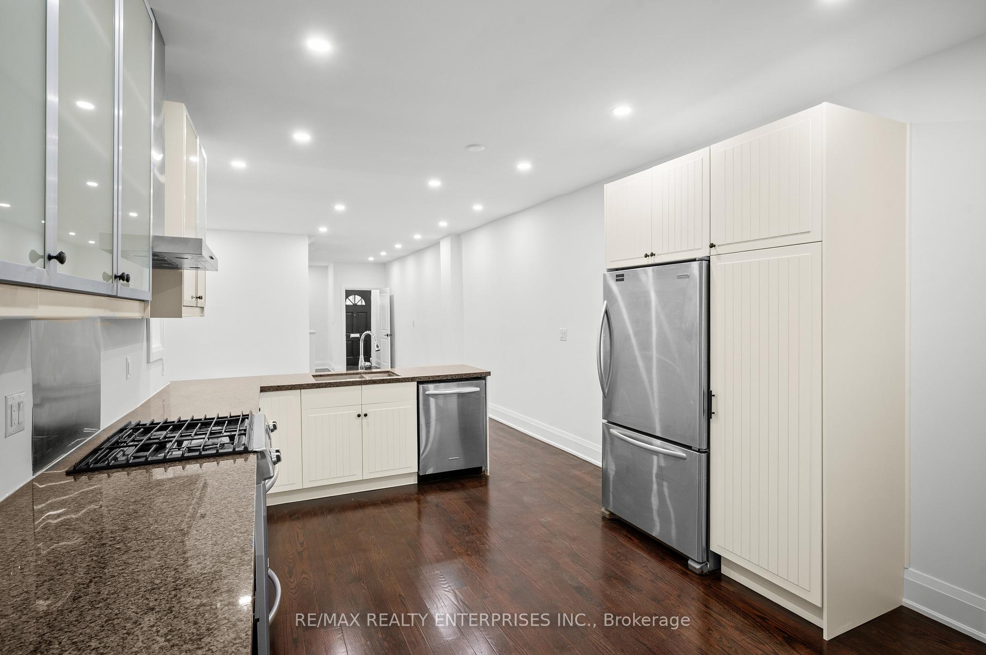 Photo 13 of 522 Crawford Street, Toronto, Palmerston-Little Italy — HOMEH