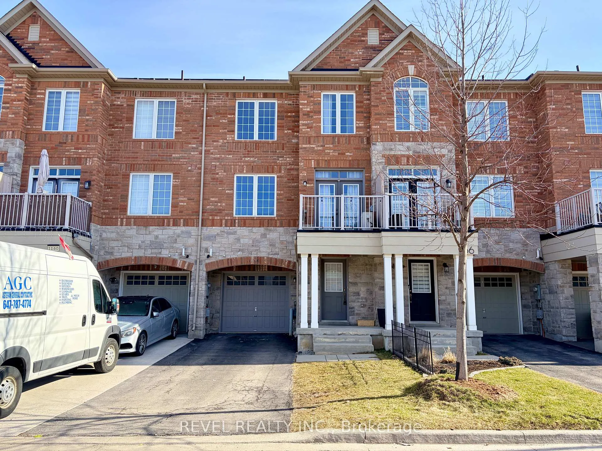 Front of 1158 Durno Court
