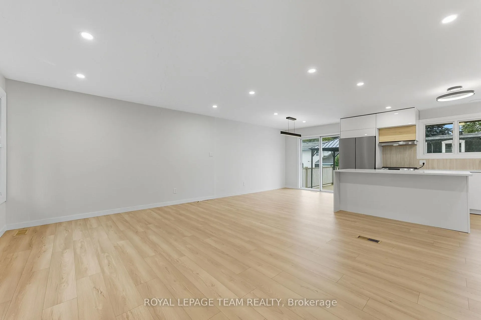 Photo 23 of 1856 Playfair Drive, Ottawa, Playfair Park — HOMEH