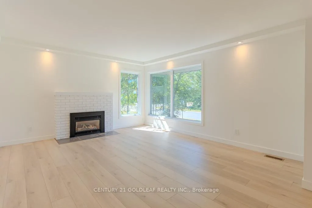 Photo 4 of 29 Crownhill Street, Ottawa, Beacon Hill South — HOMEH