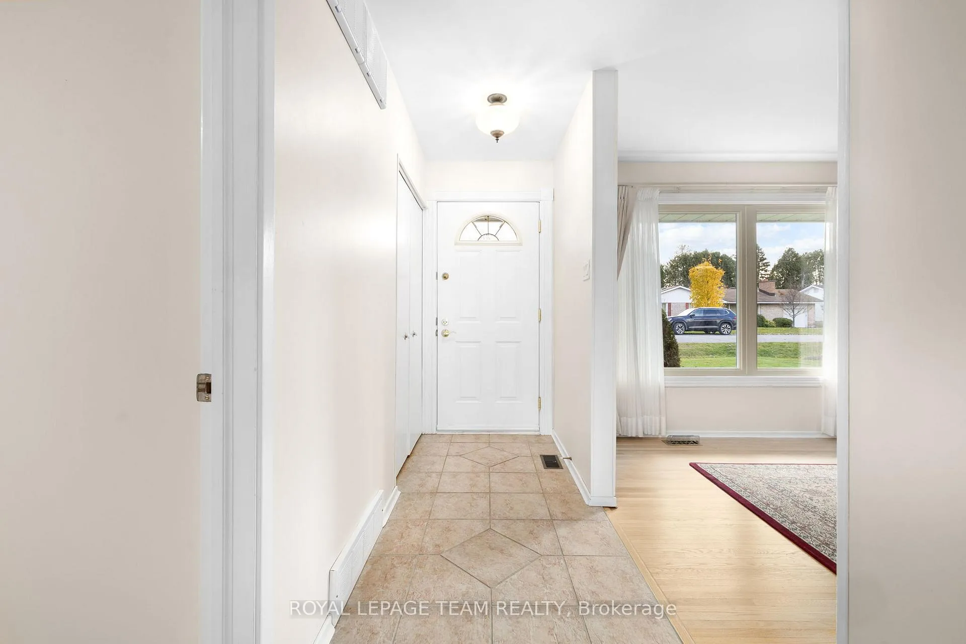 Photo 4 of 11 Cherrywood Drive, Ottawa, Arbeatha Park — HOMEH