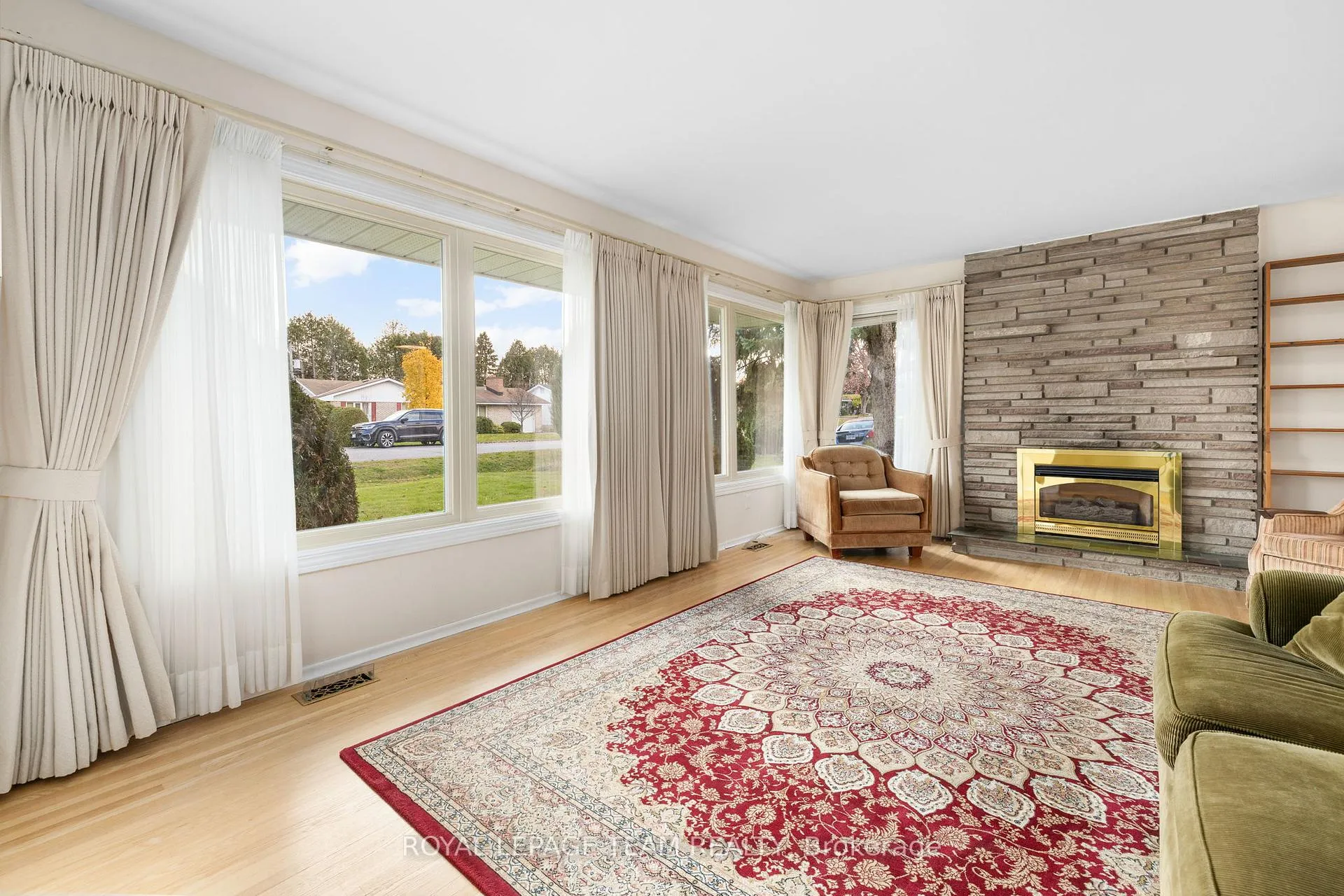 Photo 9 of 11 Cherrywood Drive, Ottawa, Arbeatha Park — HOMEH