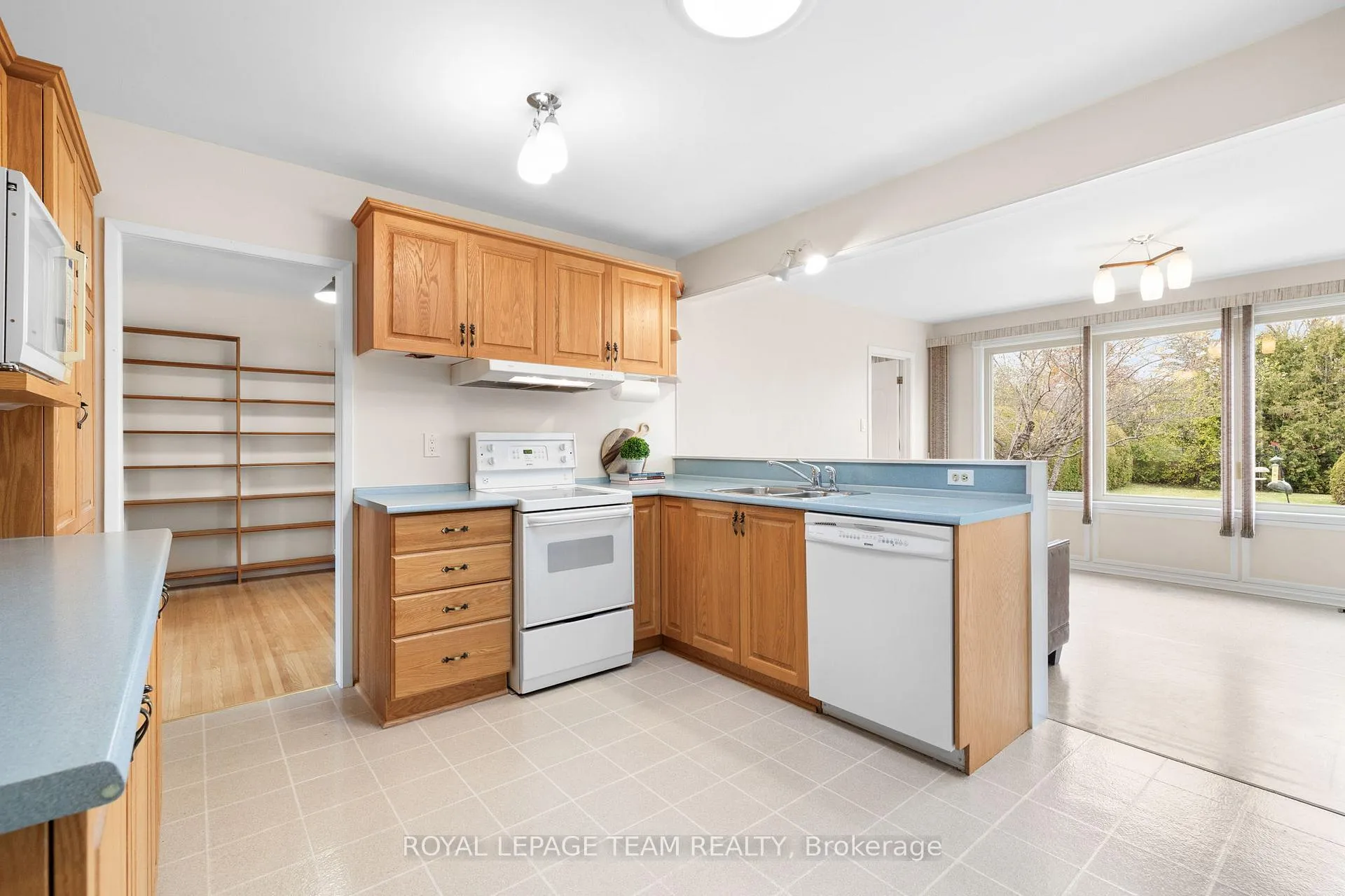 Photo 54 of 11 Cherrywood Drive, Ottawa, Arbeatha Park — HOMEH