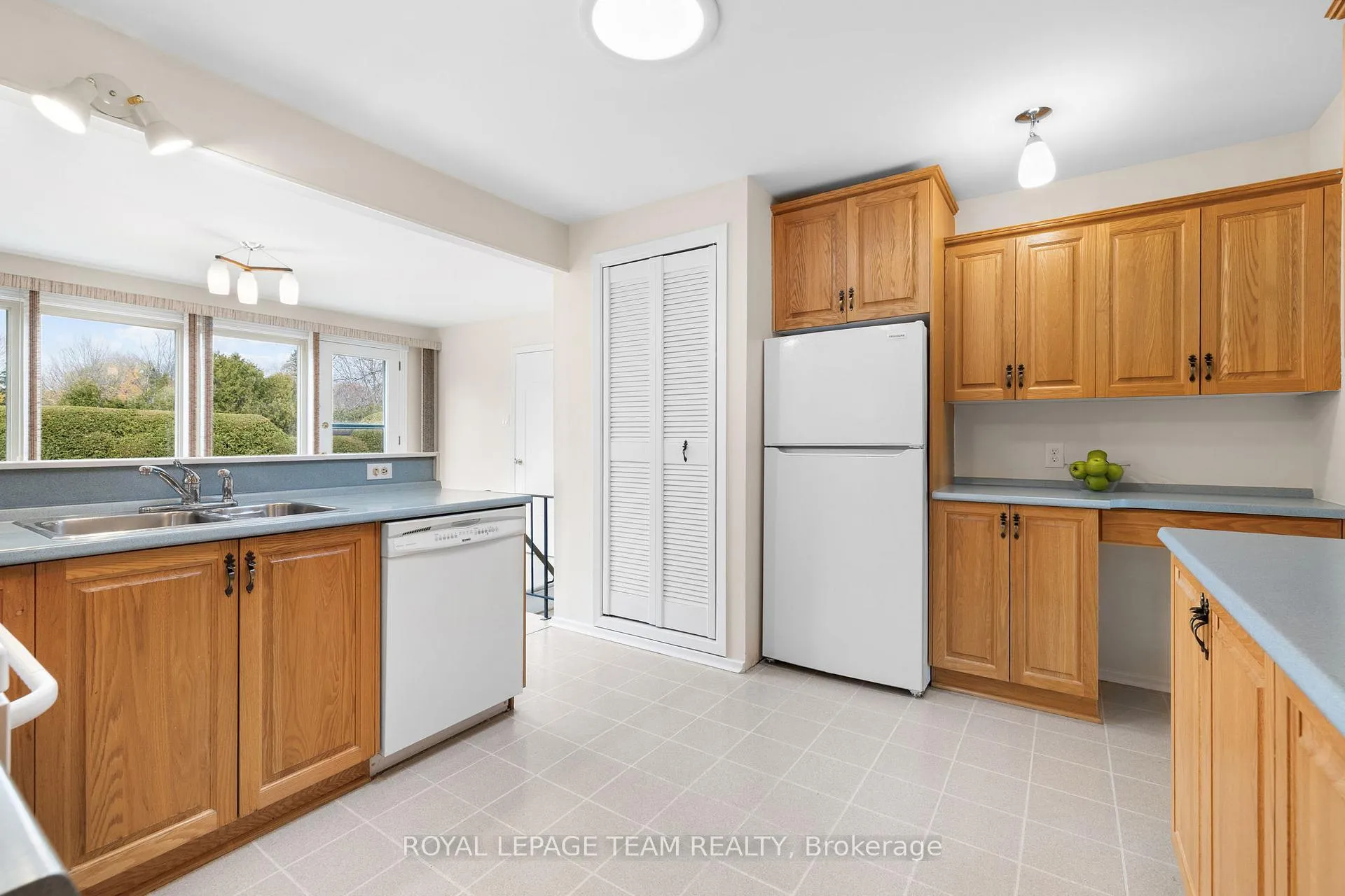 Photo 60 of 11 Cherrywood Drive, Ottawa, Arbeatha Park — HOMEH