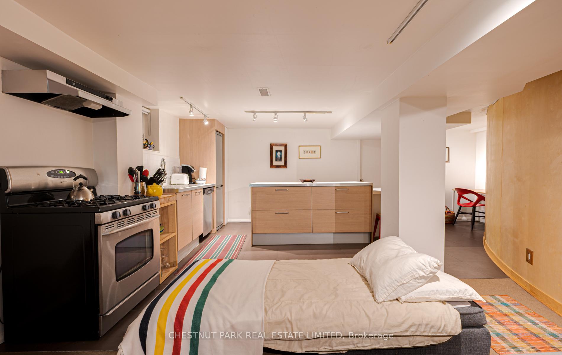 Photo 9 of Unit Lower, 76 Crawford Street, Toronto, Niagara — HOMEH