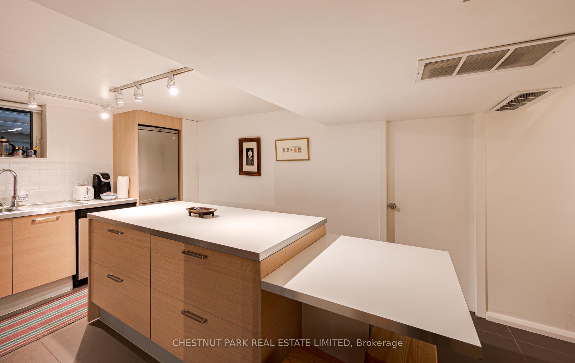 Photo 14 of Unit Lower, 76 Crawford Street, Toronto, Niagara — HOMEH