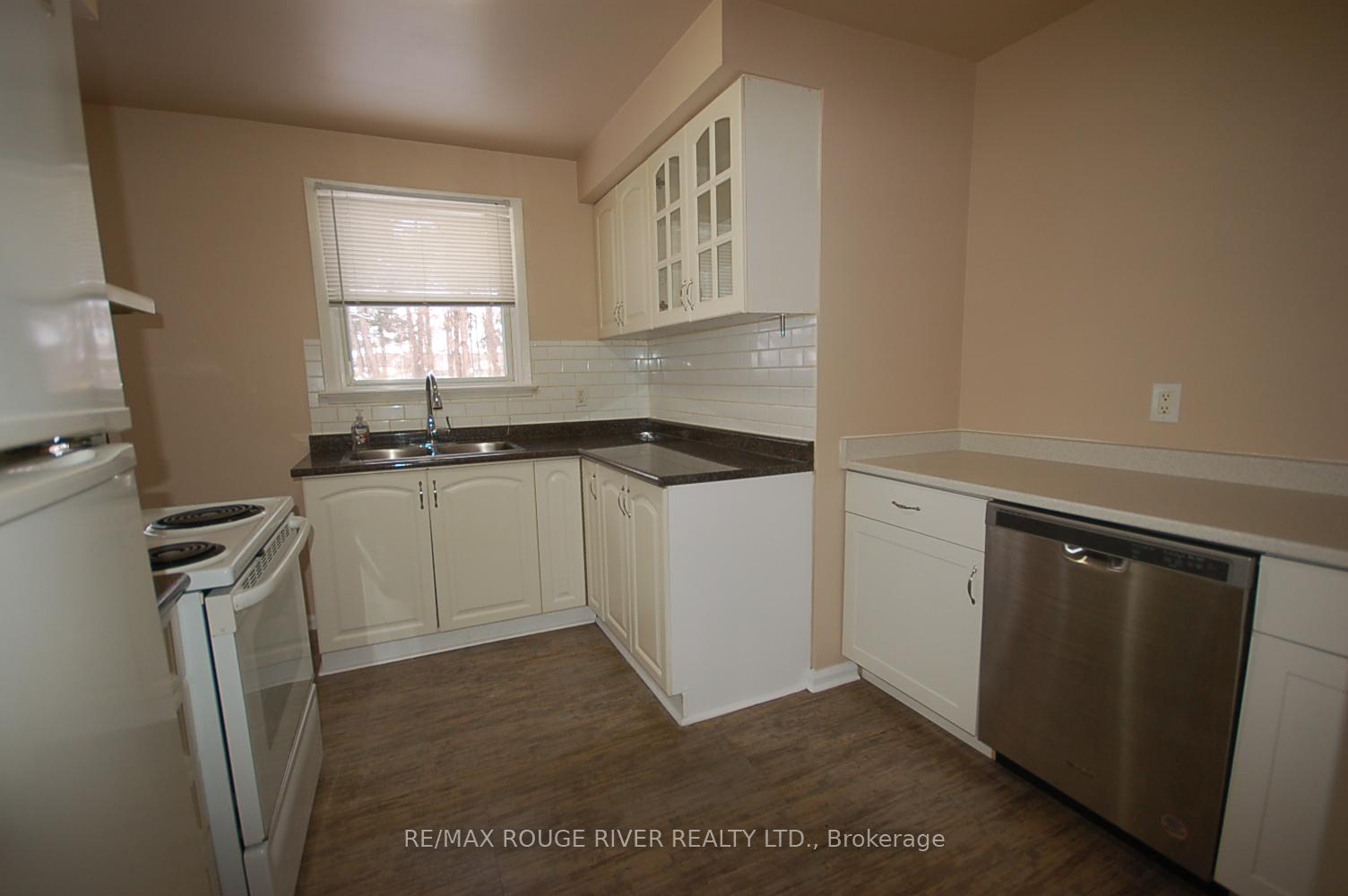 Photo 8 of 72 Lawson Road, Scarborough, Centennial Scarborough — HOMEH