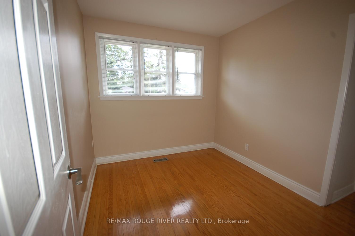 Photo 12 of 72 Lawson Road, Scarborough, Centennial Scarborough — HOMEH