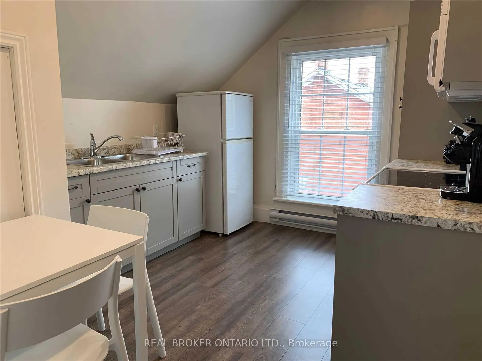 Photo 2 of Unit Unit #3, 113 King Street E, Clarington, Bowmanville — HOMEH