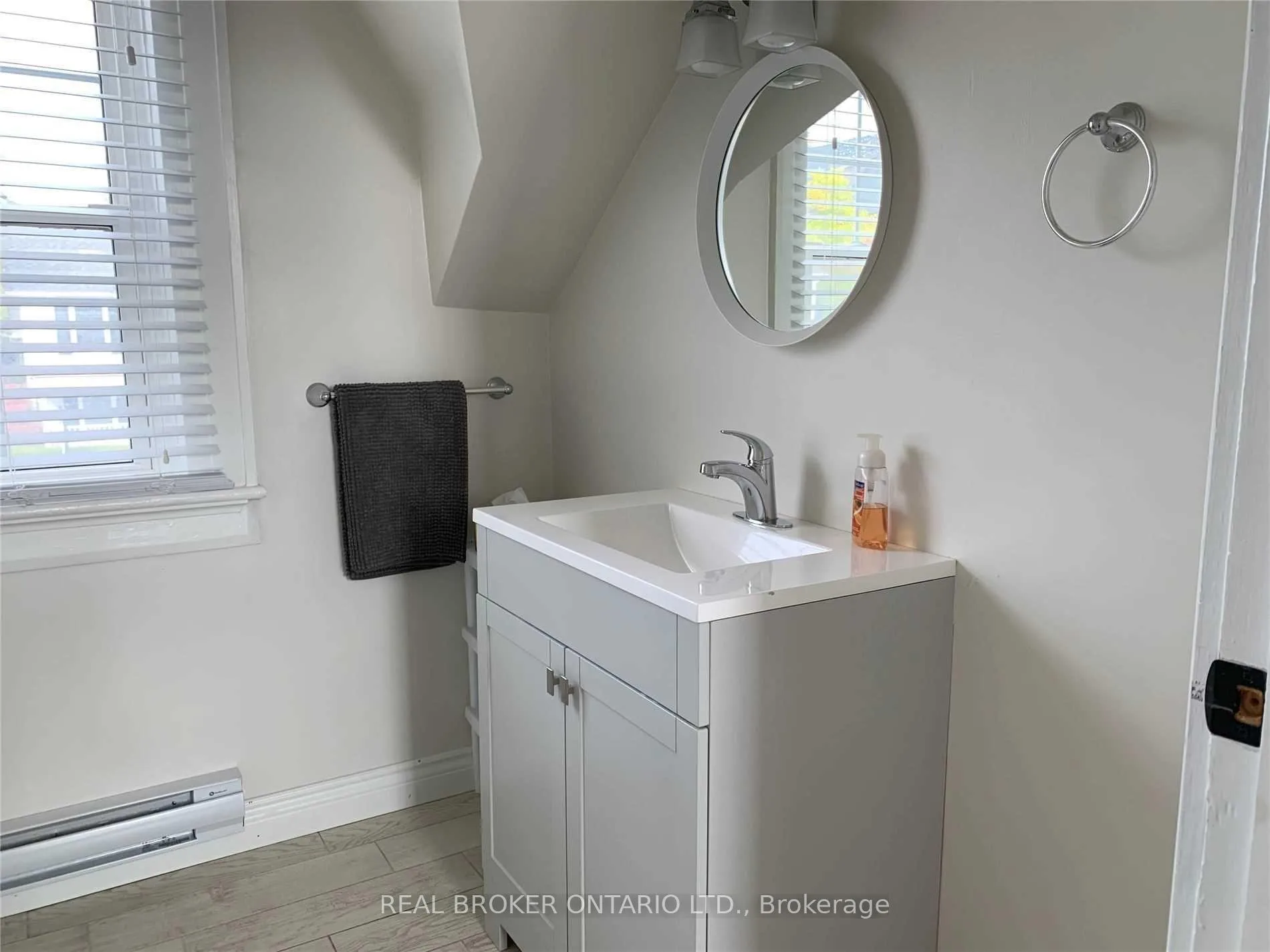 Photo 6 of Unit Unit #3, 113 King Street E, Clarington, Bowmanville — HOMEH