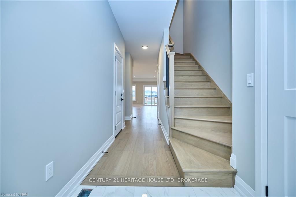 Photo 3 of 102 Elvira Way, Thorold, Rolling Meadows — HOMEH