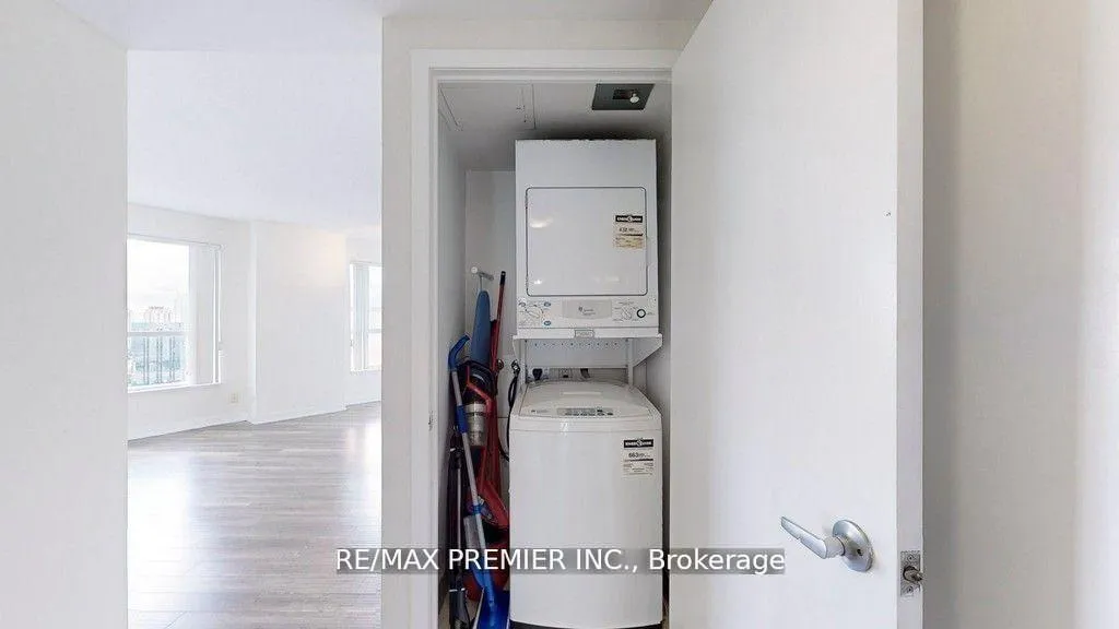Photo 7 of Unit 3010, 36 Lee Centre Drive, Scarborough, Woburn — HOMEH