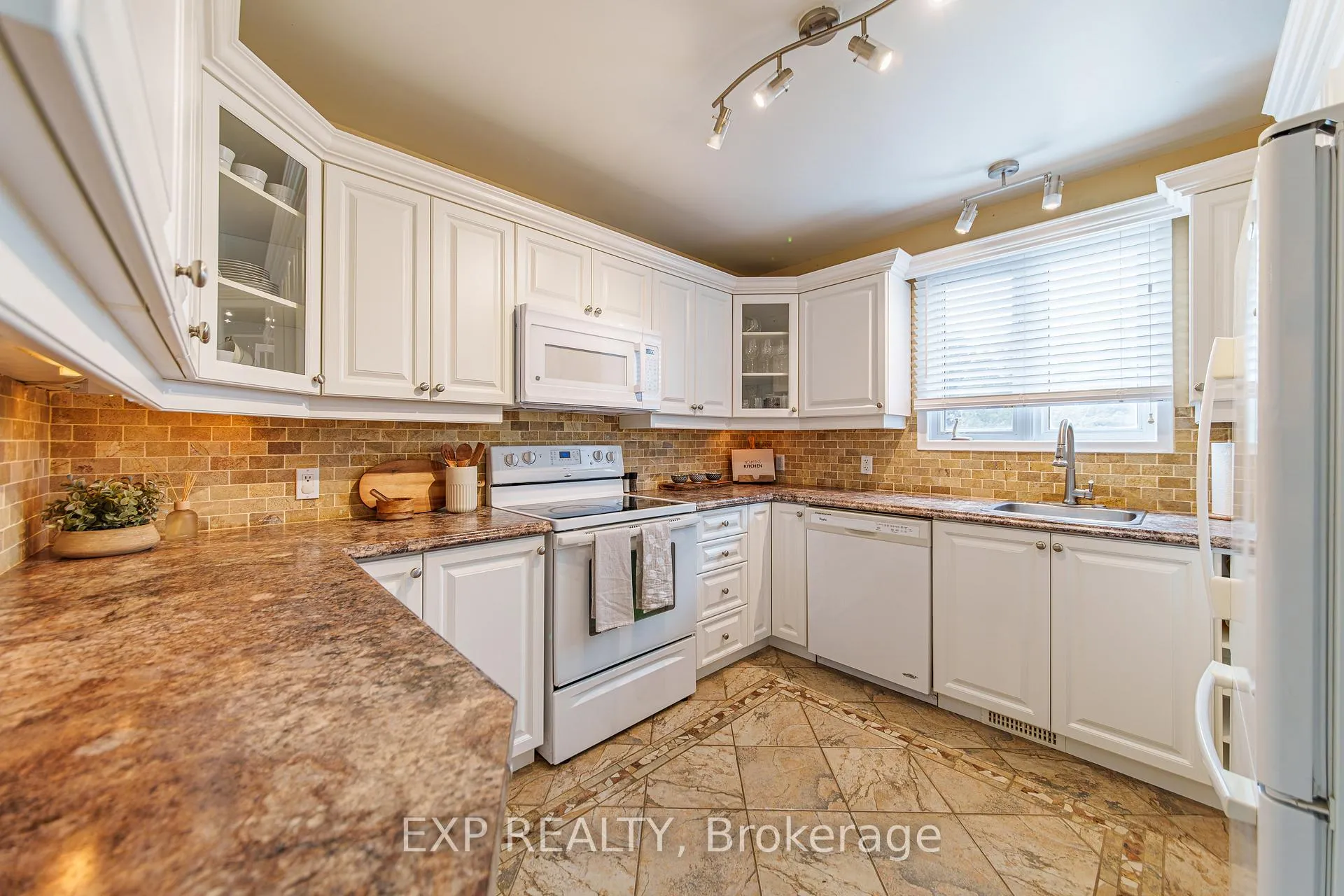 Photo 5 of 115 Sheldrake Drive, Ottawa, Kanata - Glencairn/Hazeldean — HOMEH