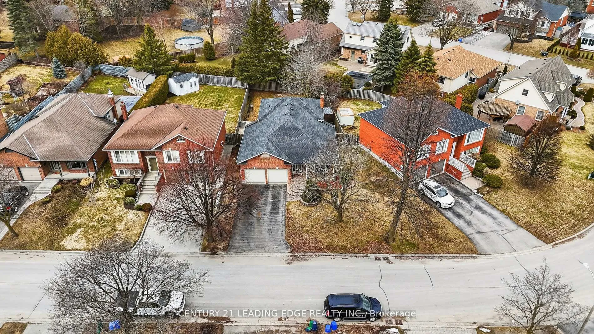 Photo 3 of 14 Valleycrest Drive, Clarington, Courtice — HOMEH
