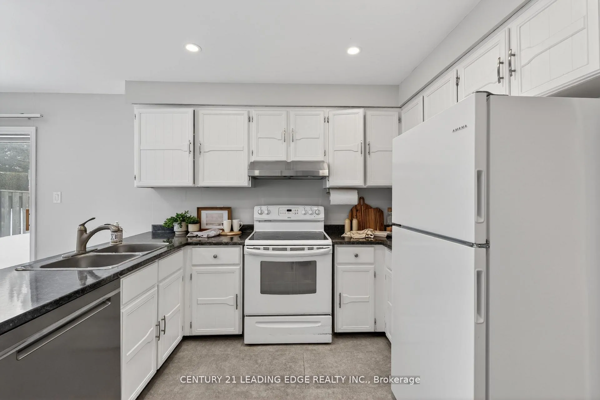 Photo 17 of 14 Valleycrest Drive, Clarington, Courtice — HOMEH
