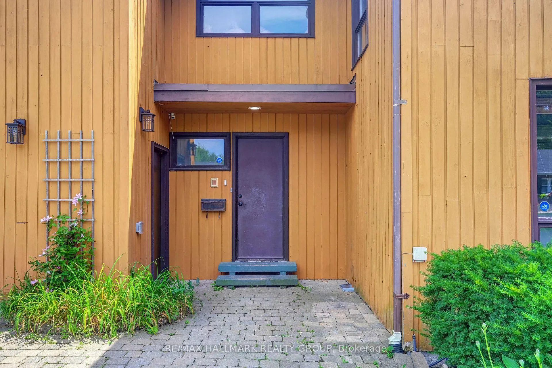Photo 52 of 152 Dorothea Drive S, Ottawa, Mooneys Bay/Revelstoke — HOMEH