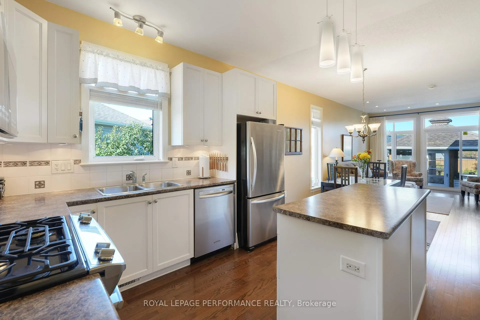 Photo 4 of 240 Bulrush Crescent, Ottawa, Blossom Park/Kemp Park/Findlay Creek — HOMEH