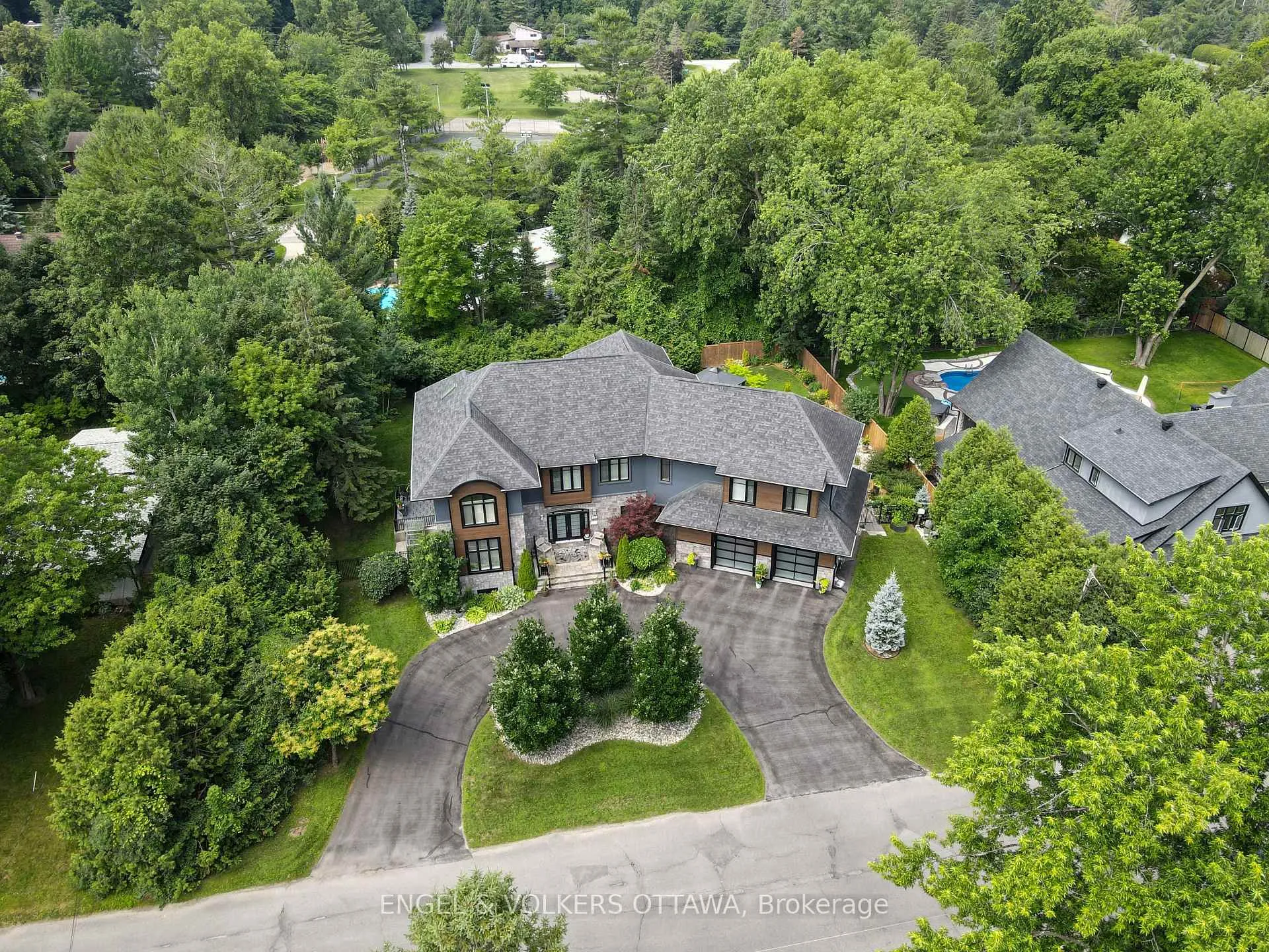 Photo 1142 of 25 Kaymar Drive, Ottawa, Rothwell Heights — HOMEH