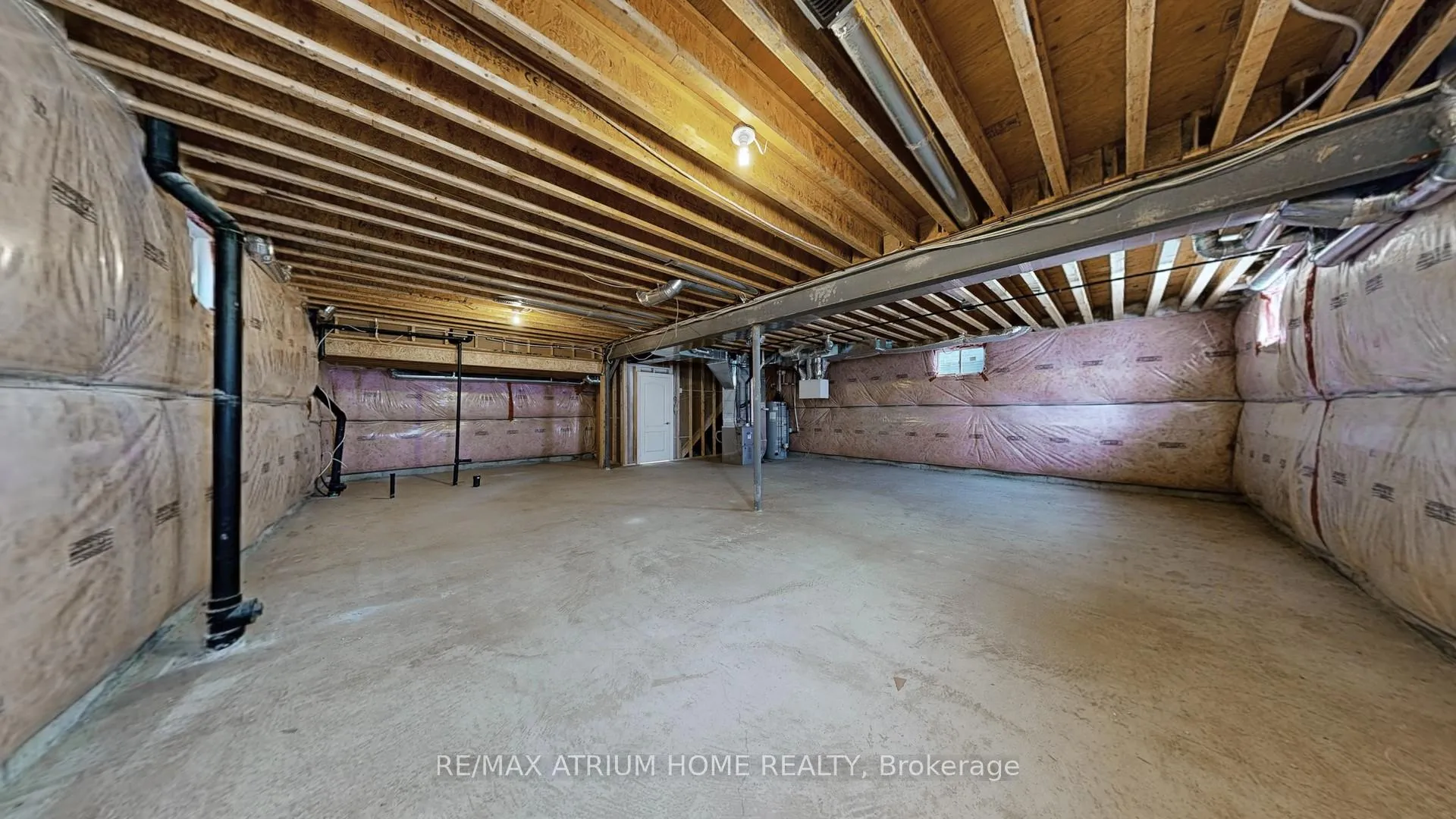 Photo 32 of 37 Hamster Crescent, Aurora, Rural Aurora — HOMEH