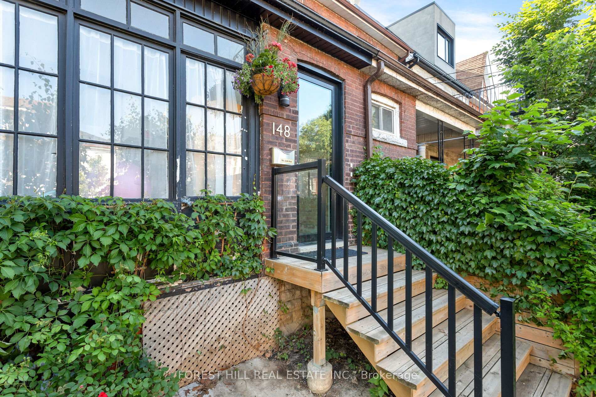 Photo 3 of Unit Upper, 148 Gore Vale Avenue, Toronto, Trinity-Bellwoods — HOMEH