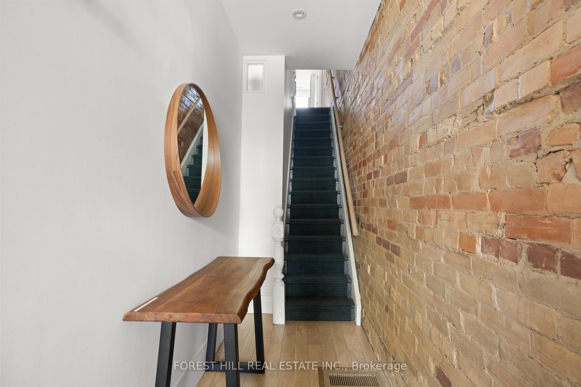 Photo 4 of Unit Upper, 148 Gore Vale Avenue, Toronto, Trinity-Bellwoods — HOMEH
