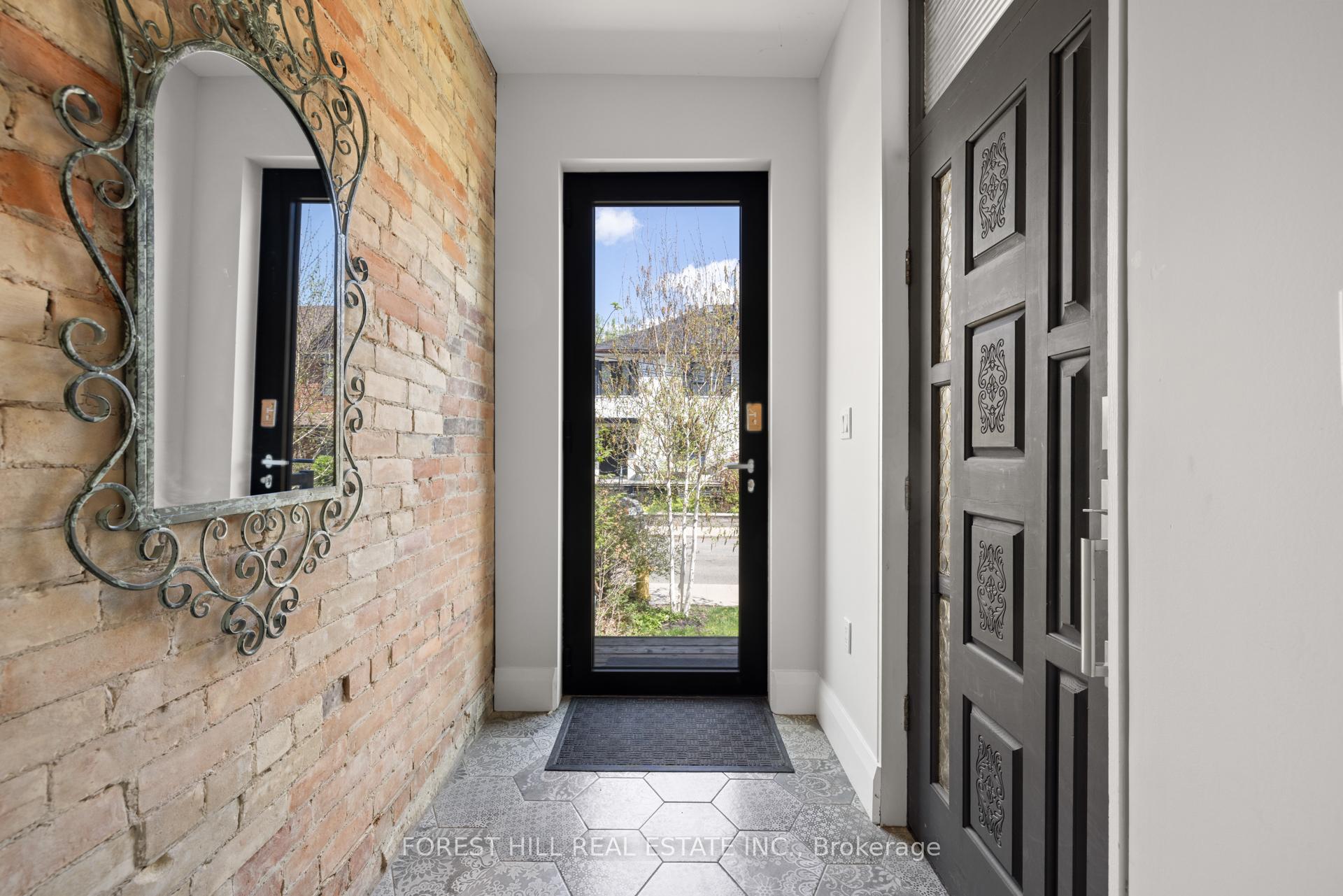 Photo 5 of Unit Upper, 148 Gore Vale Avenue, Toronto, Trinity-Bellwoods — HOMEH
