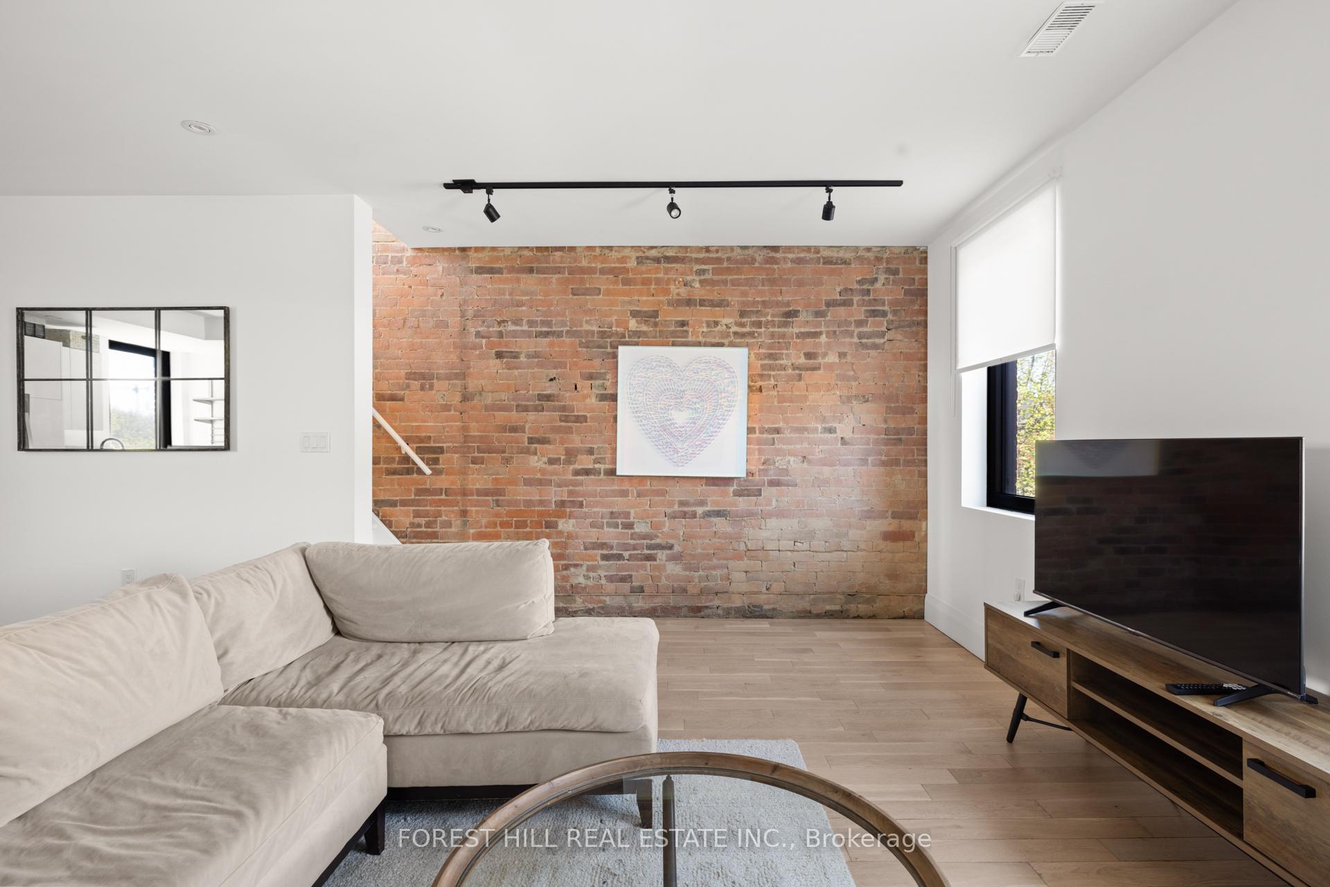 Photo 12 of Unit Upper, 148 Gore Vale Avenue, Toronto, Trinity-Bellwoods — HOMEH