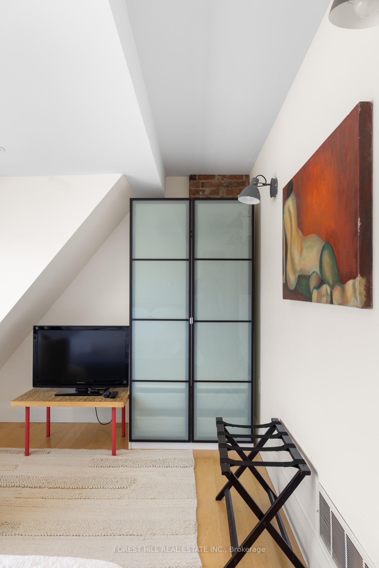 Photo 24 of Unit Upper, 148 Gore Vale Avenue, Toronto, Trinity-Bellwoods — HOMEH
