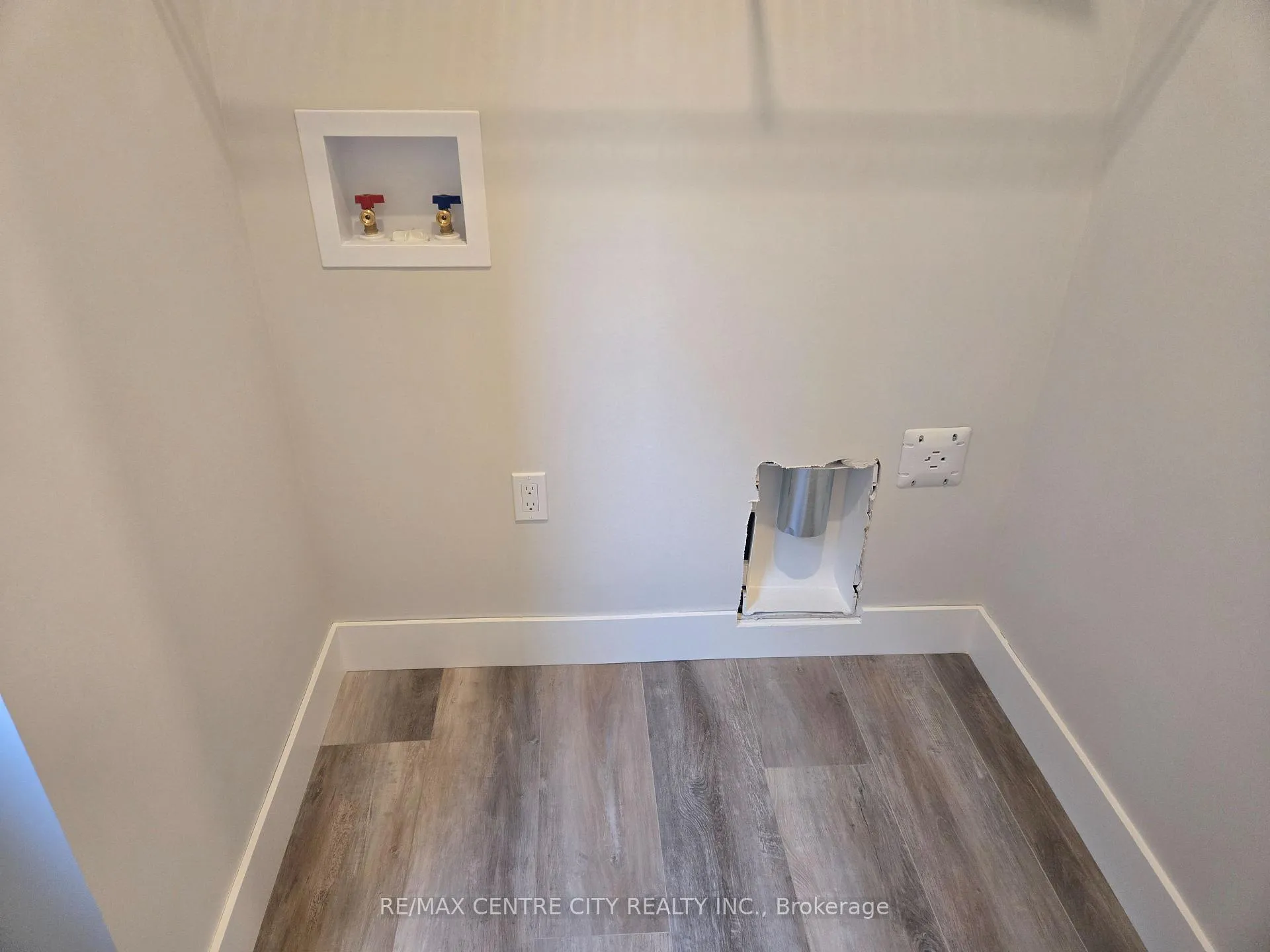 Photo 302 of Unit Lower, 13 Oak Street, Bayham, Vienna — HOMEH