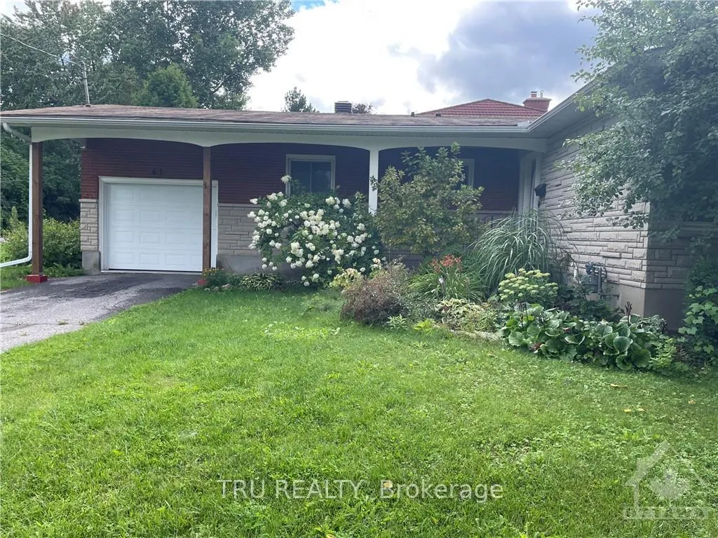 Photo 4 of 41 Clovelly Road, Ottawa, Rothwell Heights — HOMEH