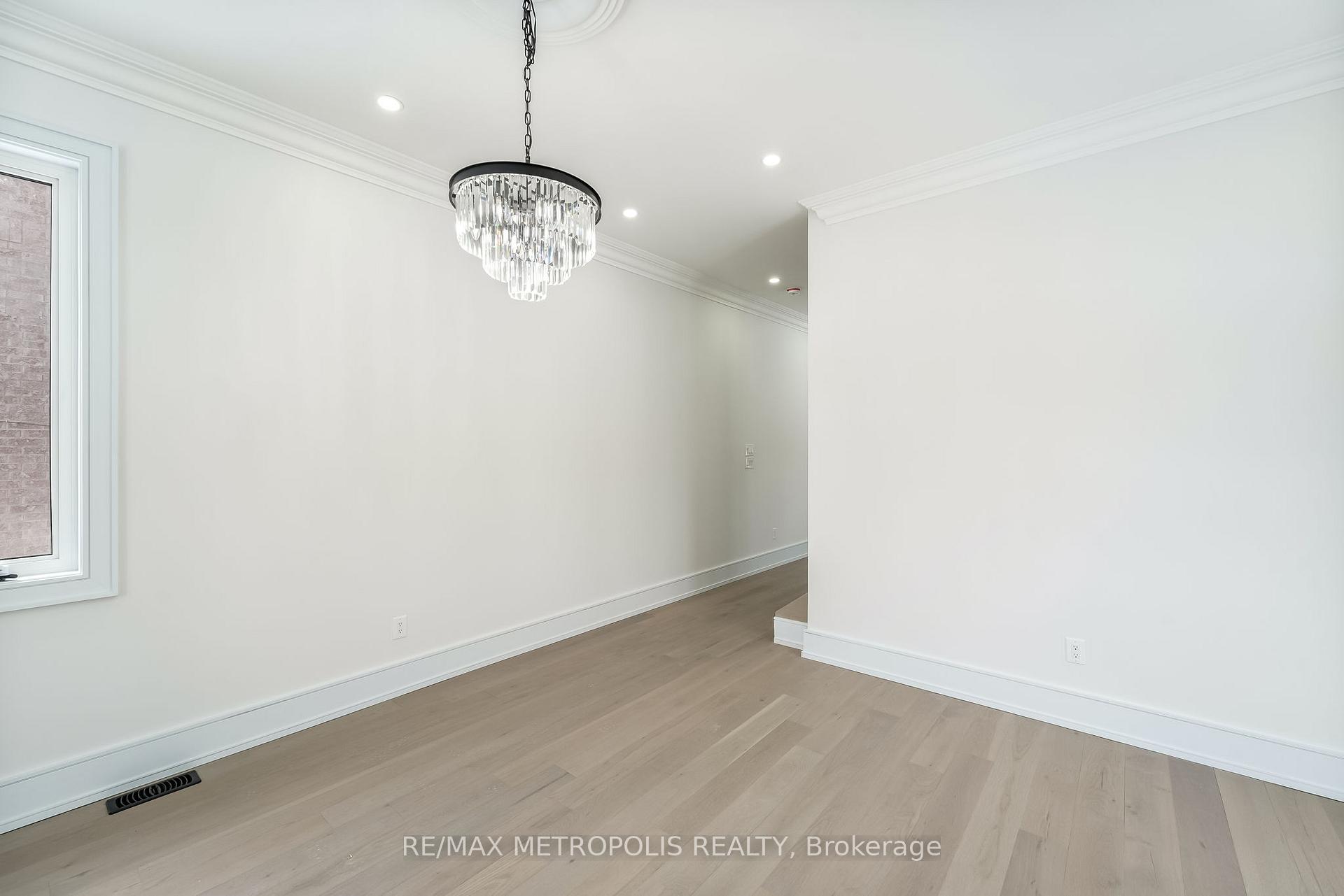 Photo 3 of 20 Hearth Place, Scarborough, Highland Creek — HOMEH