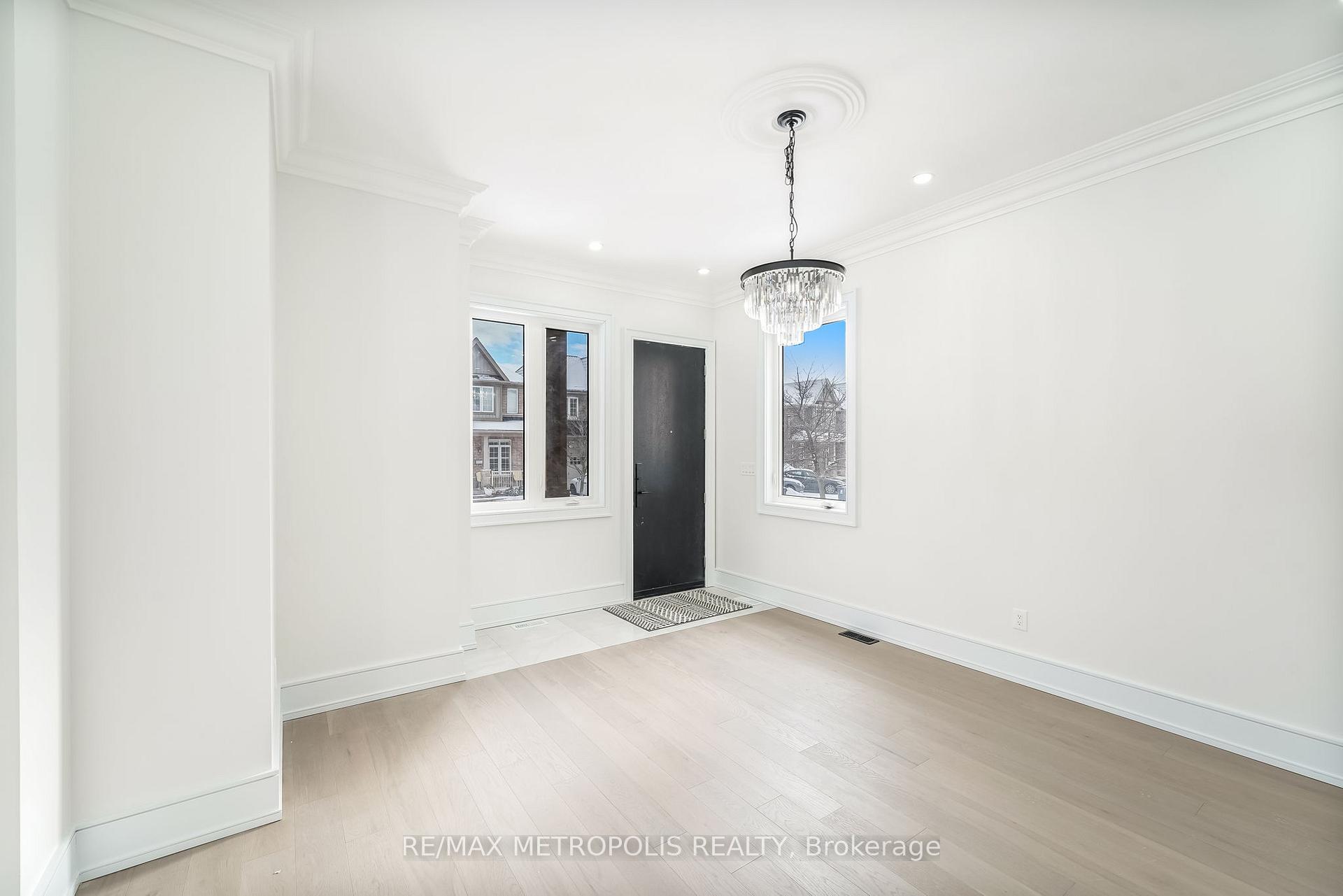 Photo 4 of 20 Hearth Place, Scarborough, Highland Creek — HOMEH