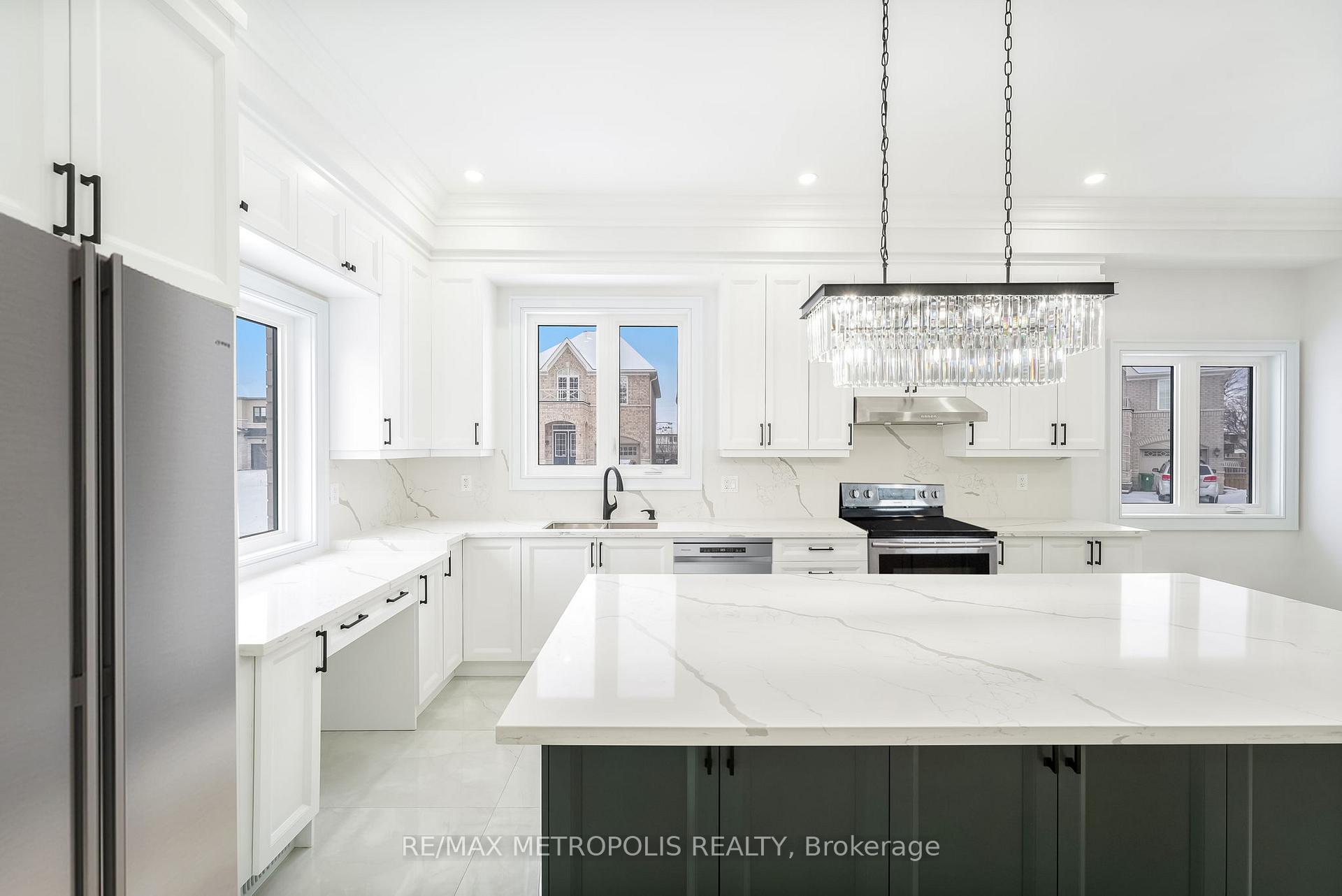 Photo 8 of 20 Hearth Place, Scarborough, Highland Creek — HOMEH