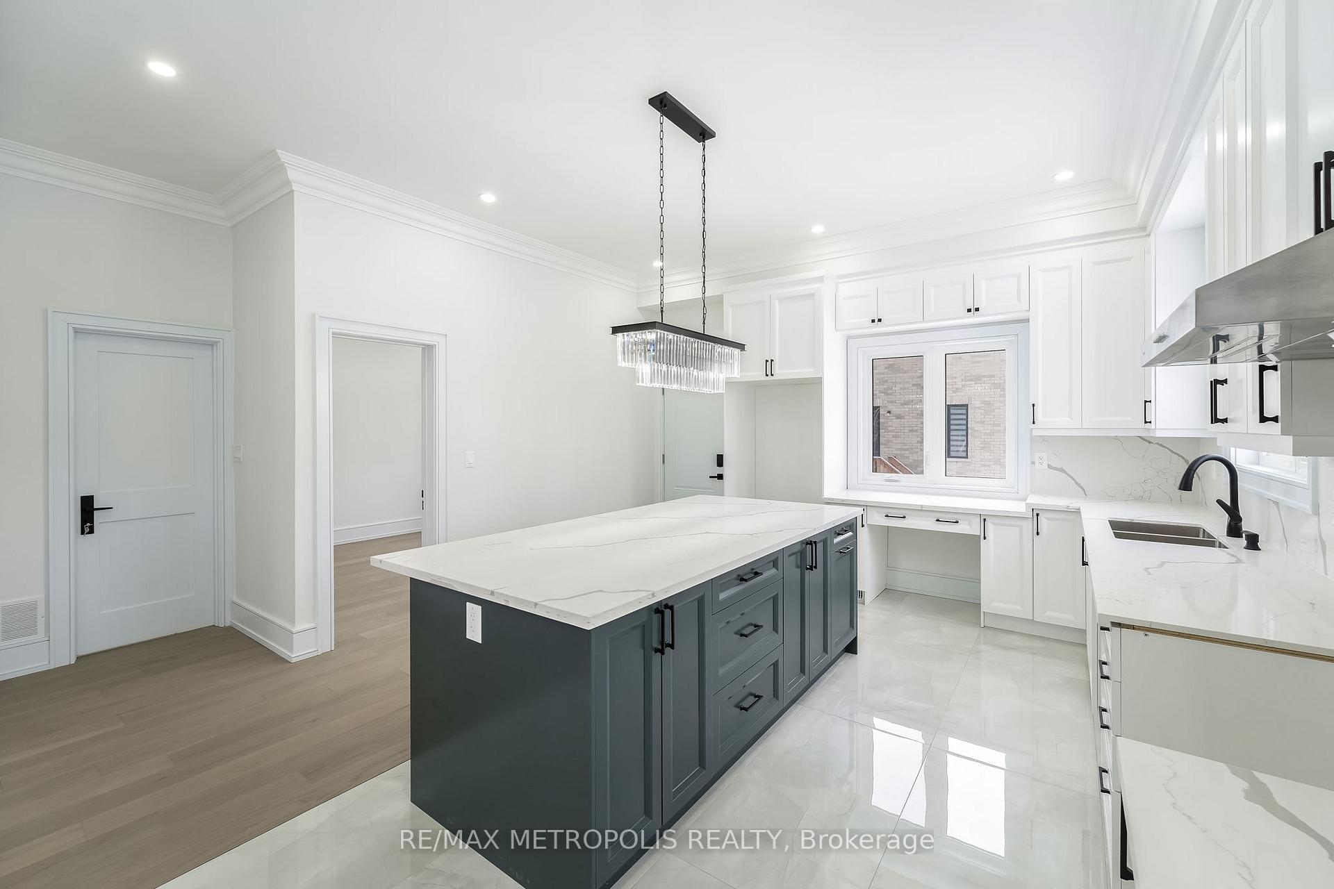Photo 10 of 20 Hearth Place, Scarborough, Highland Creek — HOMEH