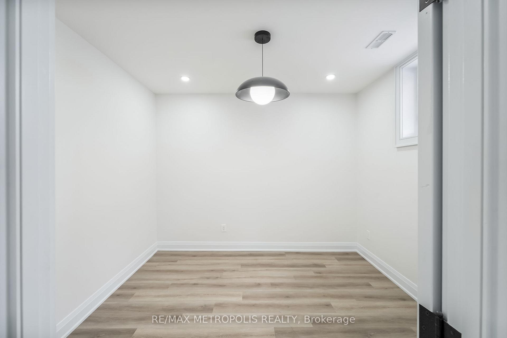 Photo 39 of 20 Hearth Place, Scarborough, Highland Creek — HOMEH
