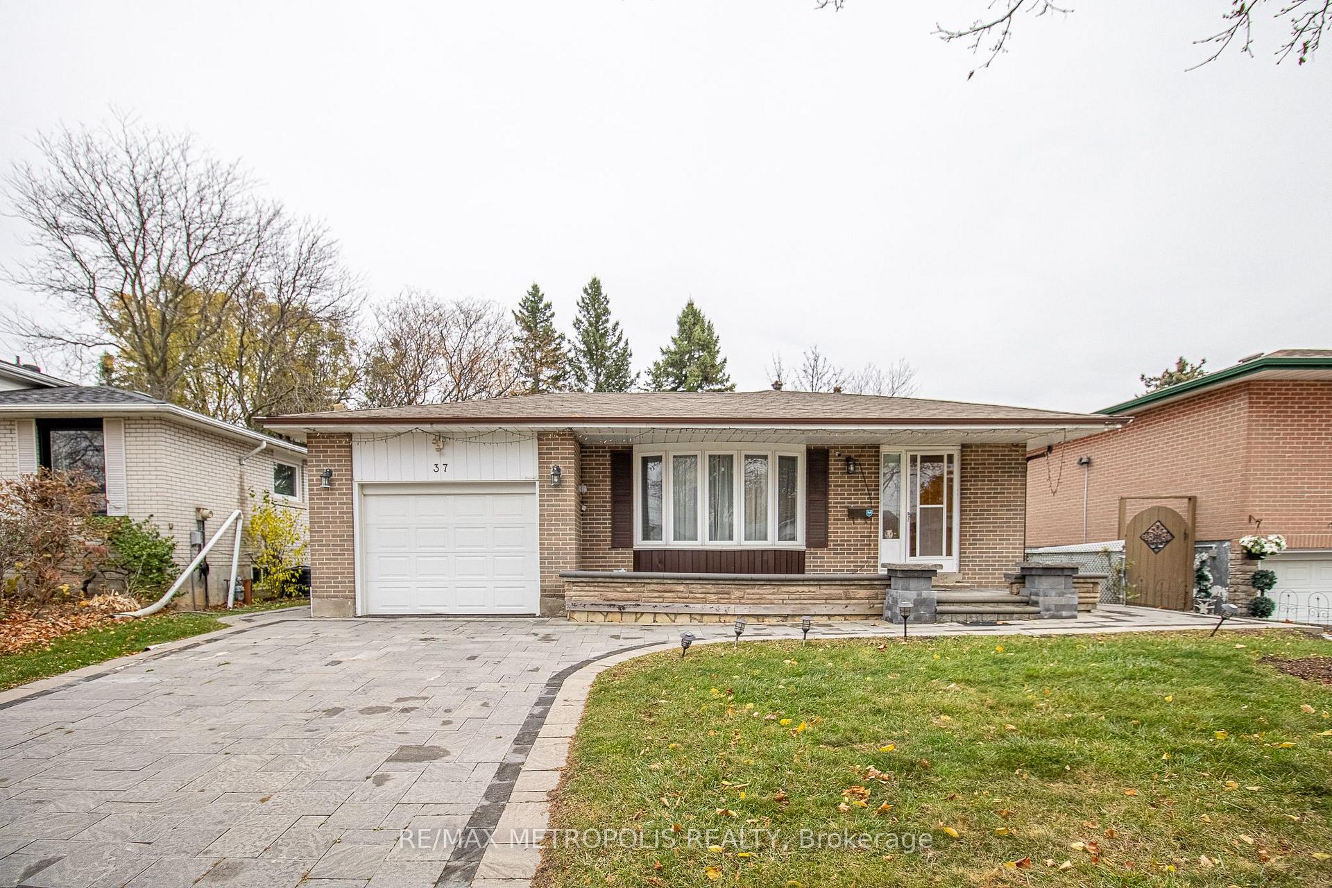 Front of Unit BSMT, 37 Albacore Crescent