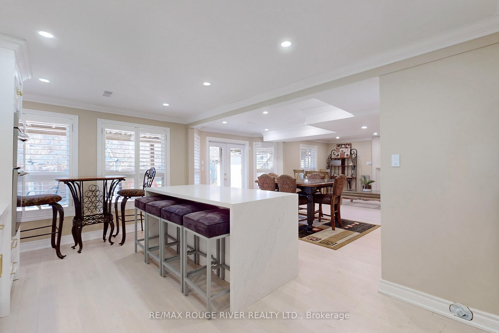 Photo 2 of 25 Linderwood Drive, Scarborough, Centennial Scarborough — HOMEH