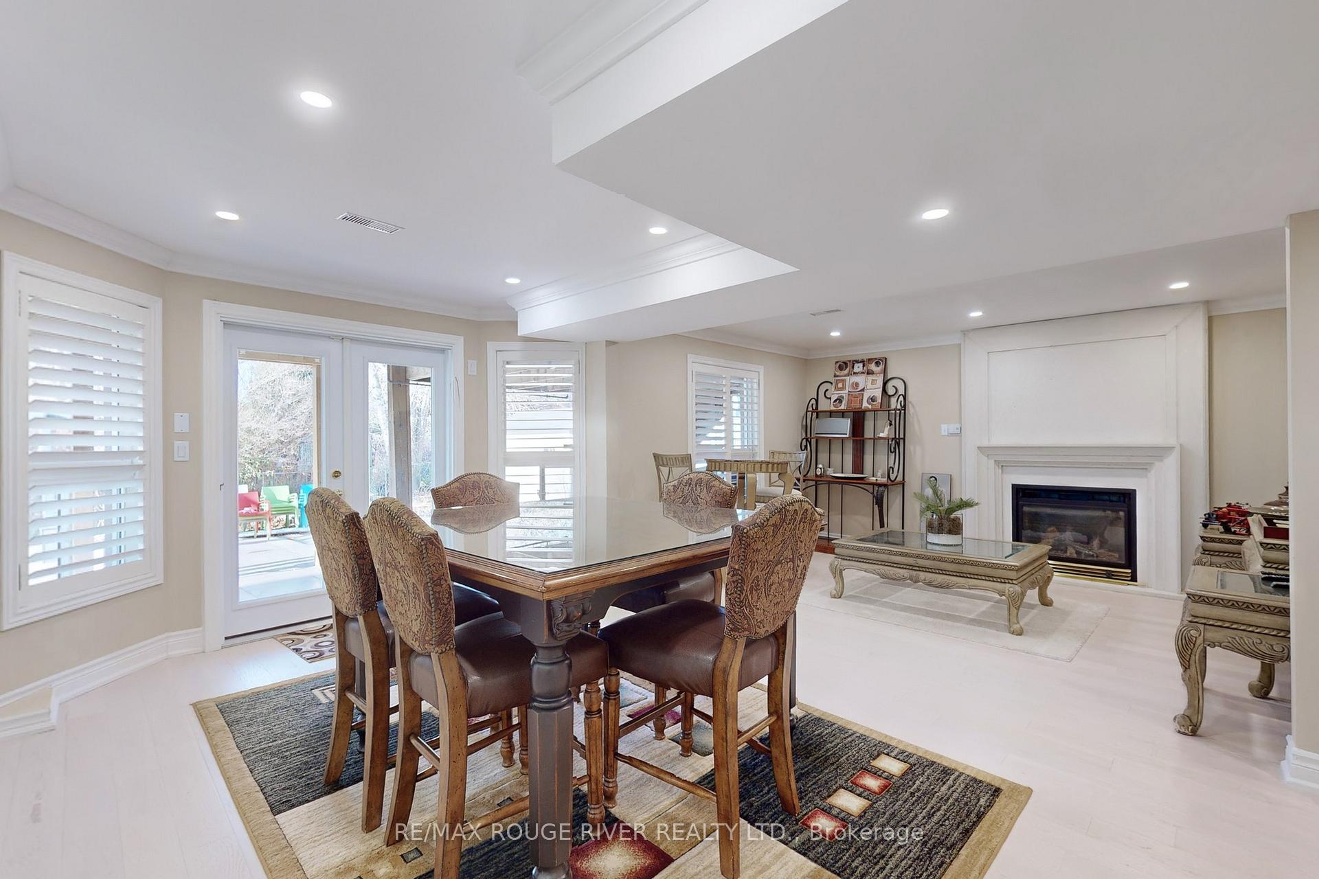 Photo 5 of 25 Linderwood Drive, Scarborough, Centennial Scarborough — HOMEH