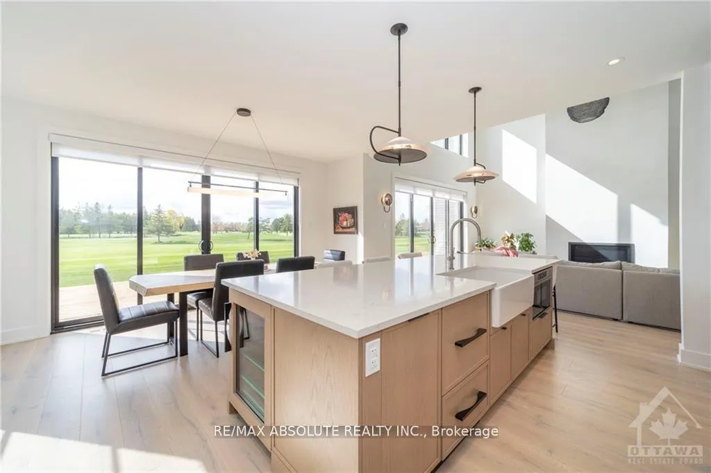 Photo 13 of 17 Trailway Circle, Ottawa, Stittsville (Central) — HOMEH