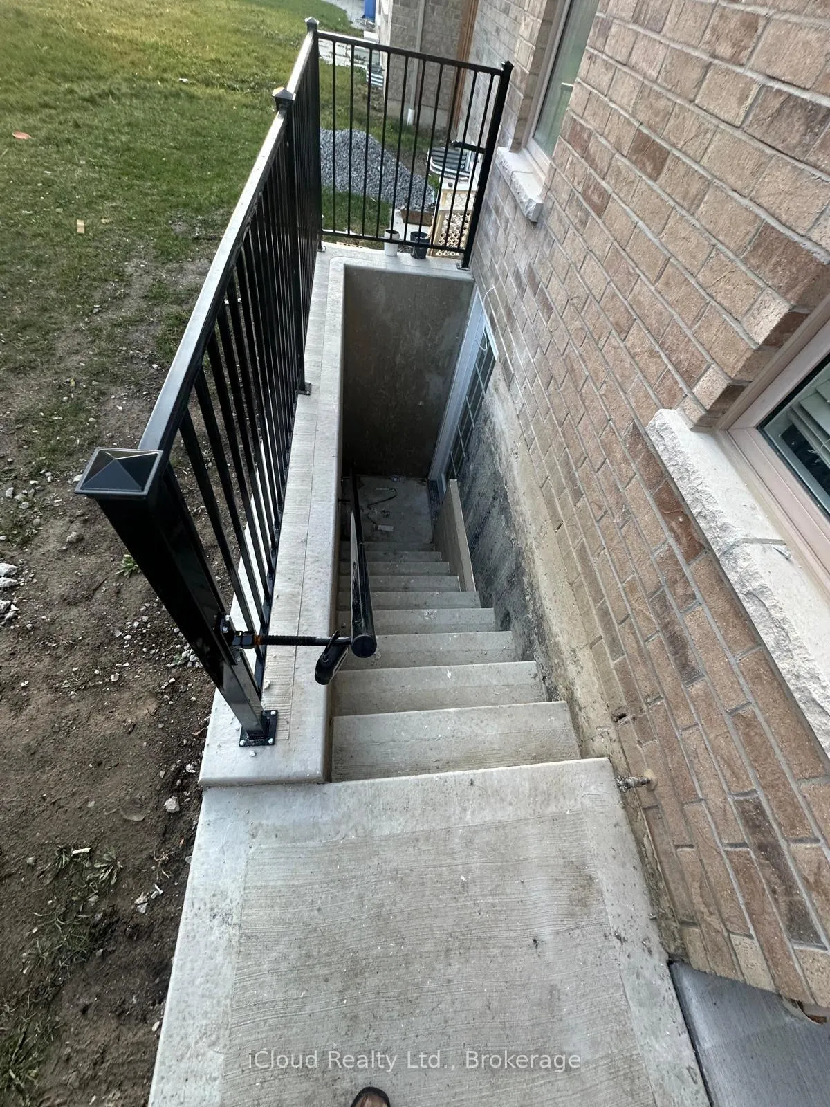 Photo 4 of 13 Raithby Crescent, Ajax, Central East — HOMEH